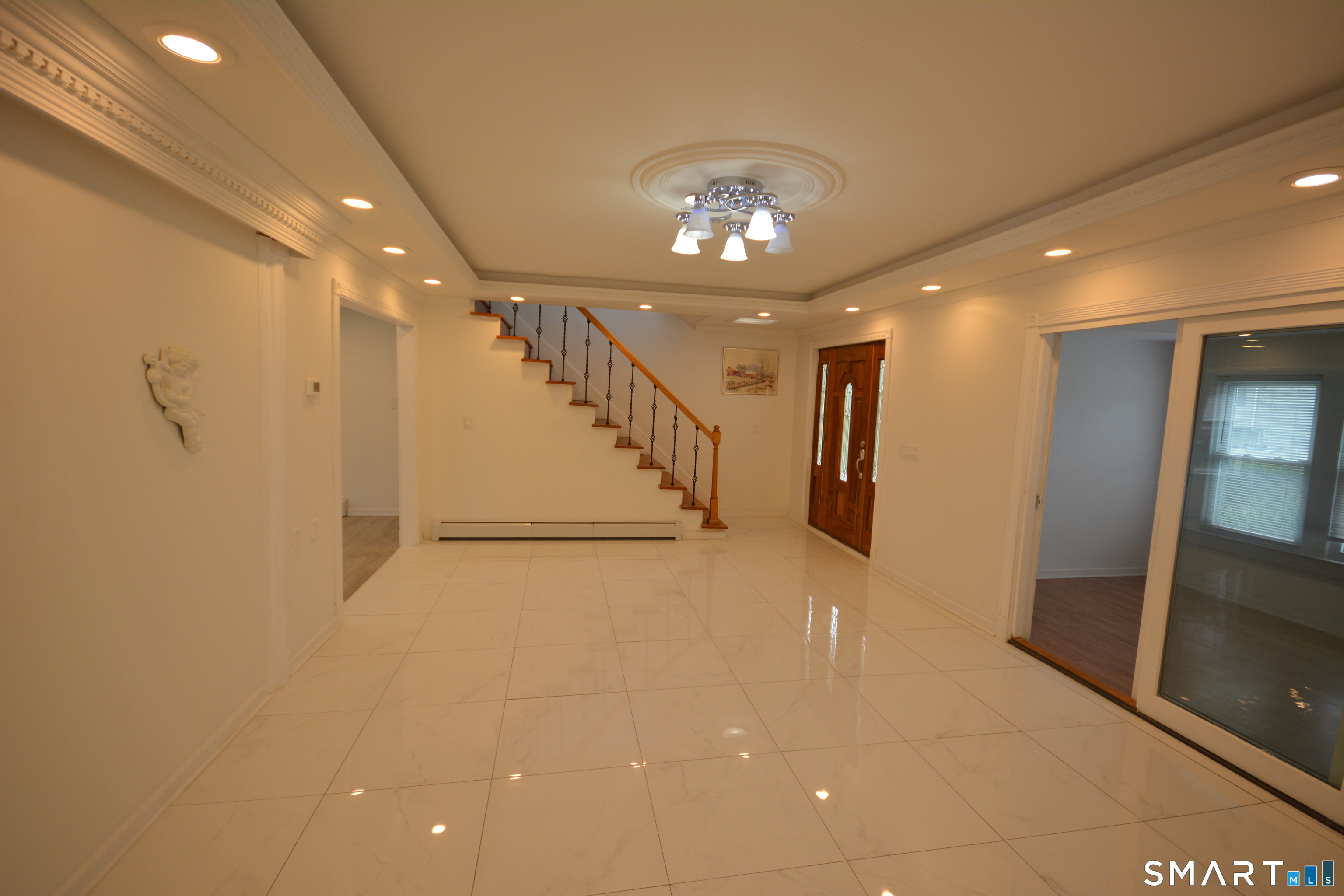 184 West Avenue Property Photo 6