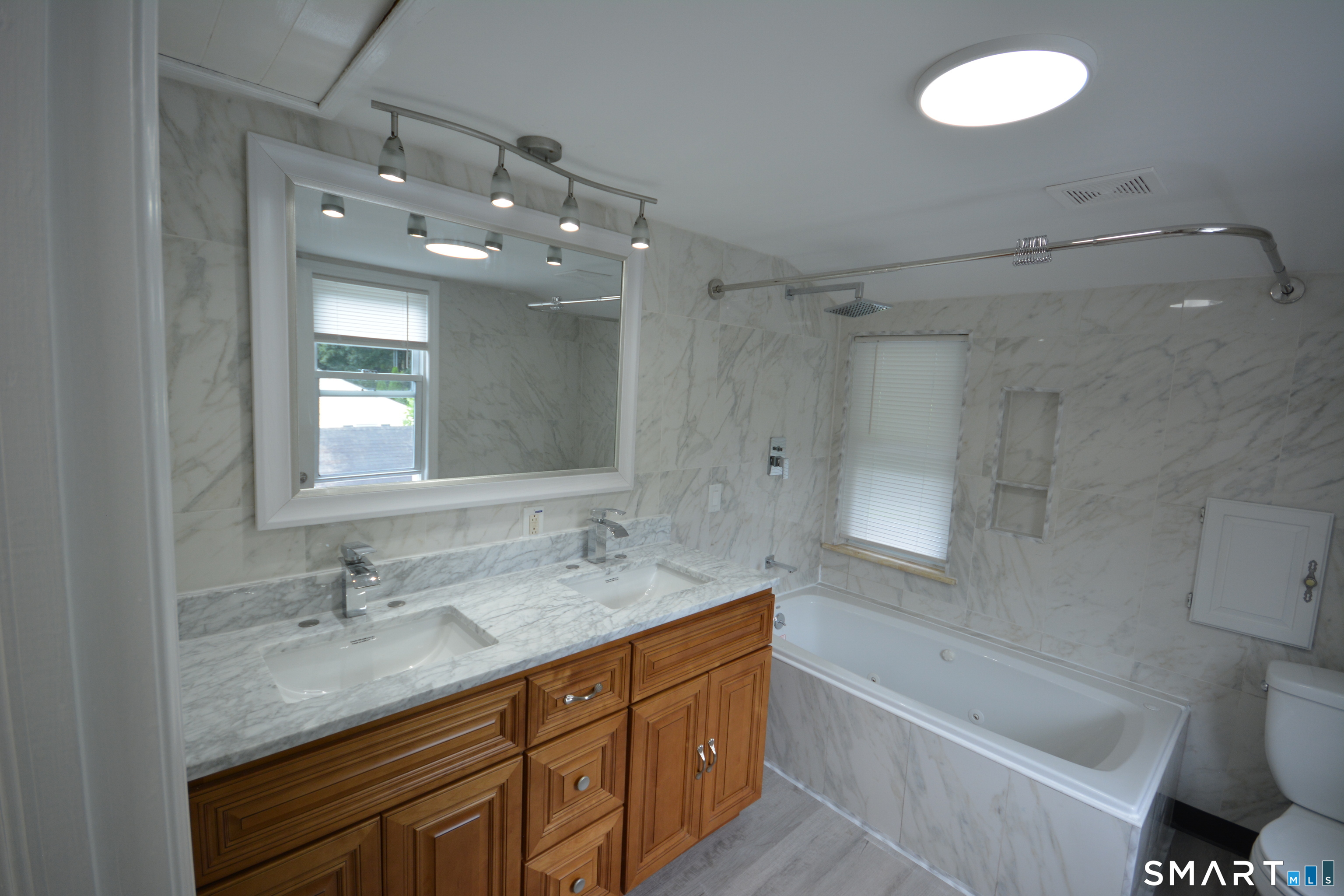 184 West Avenue Property Photo 17
