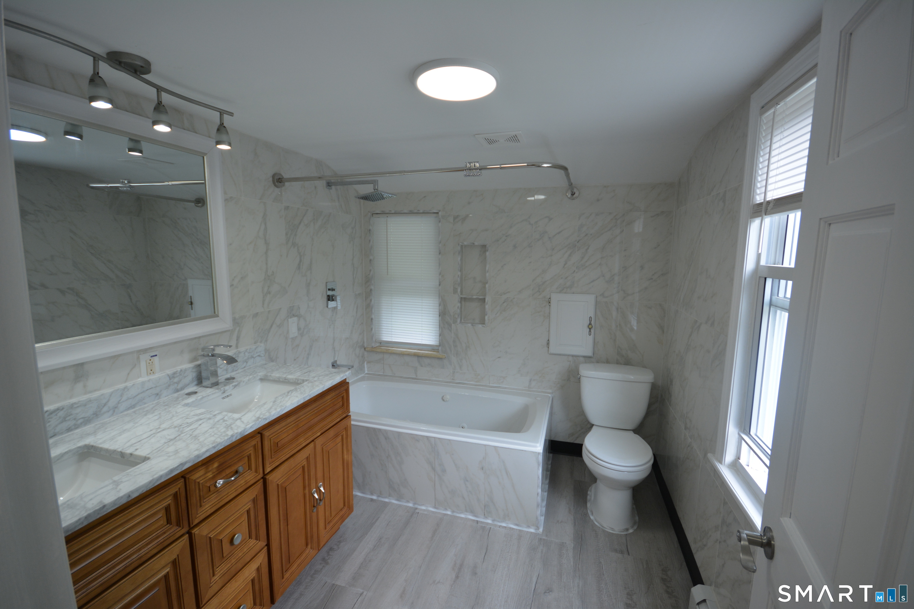184 West Avenue Property Photo 18