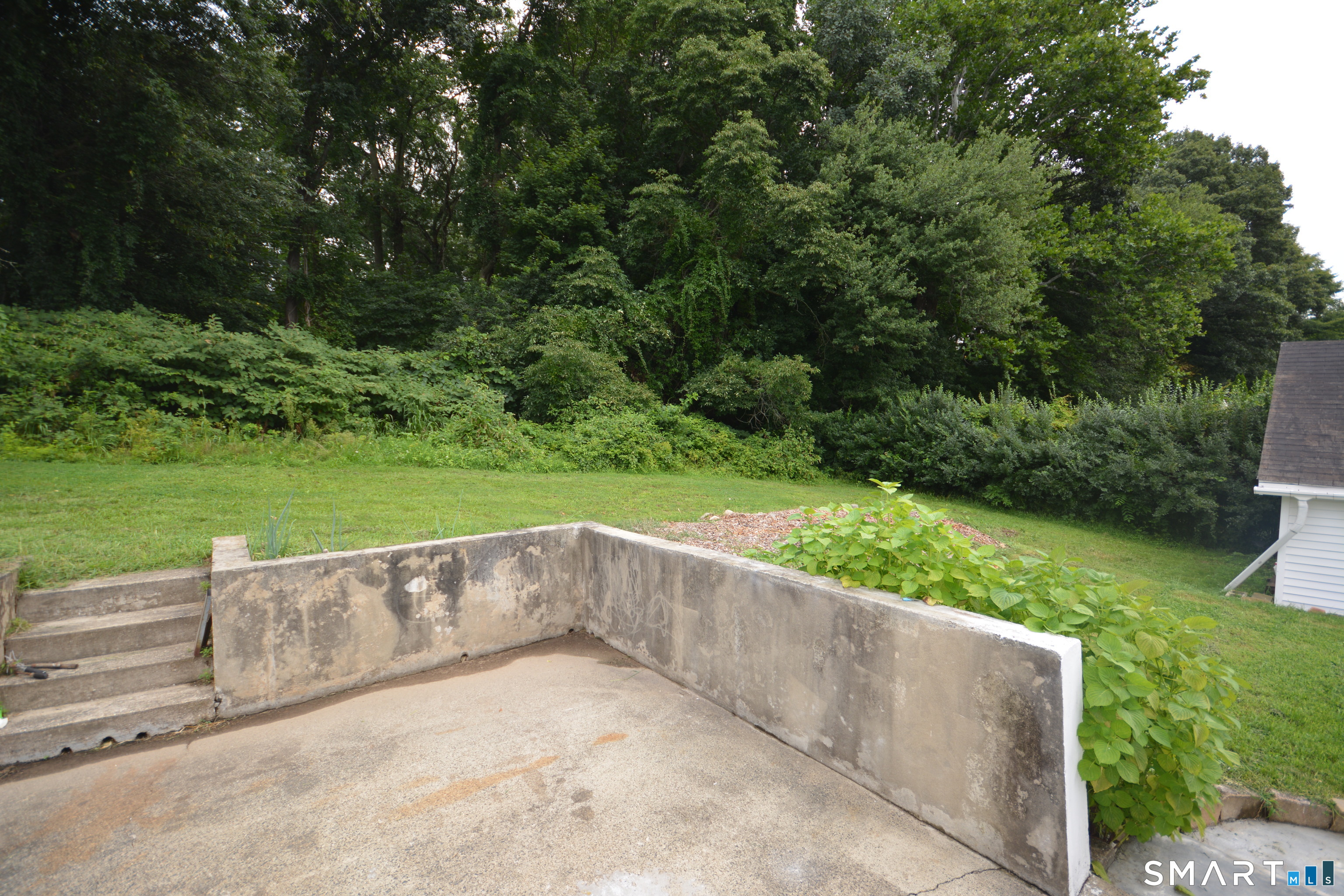 184 West Avenue Property Photo 25