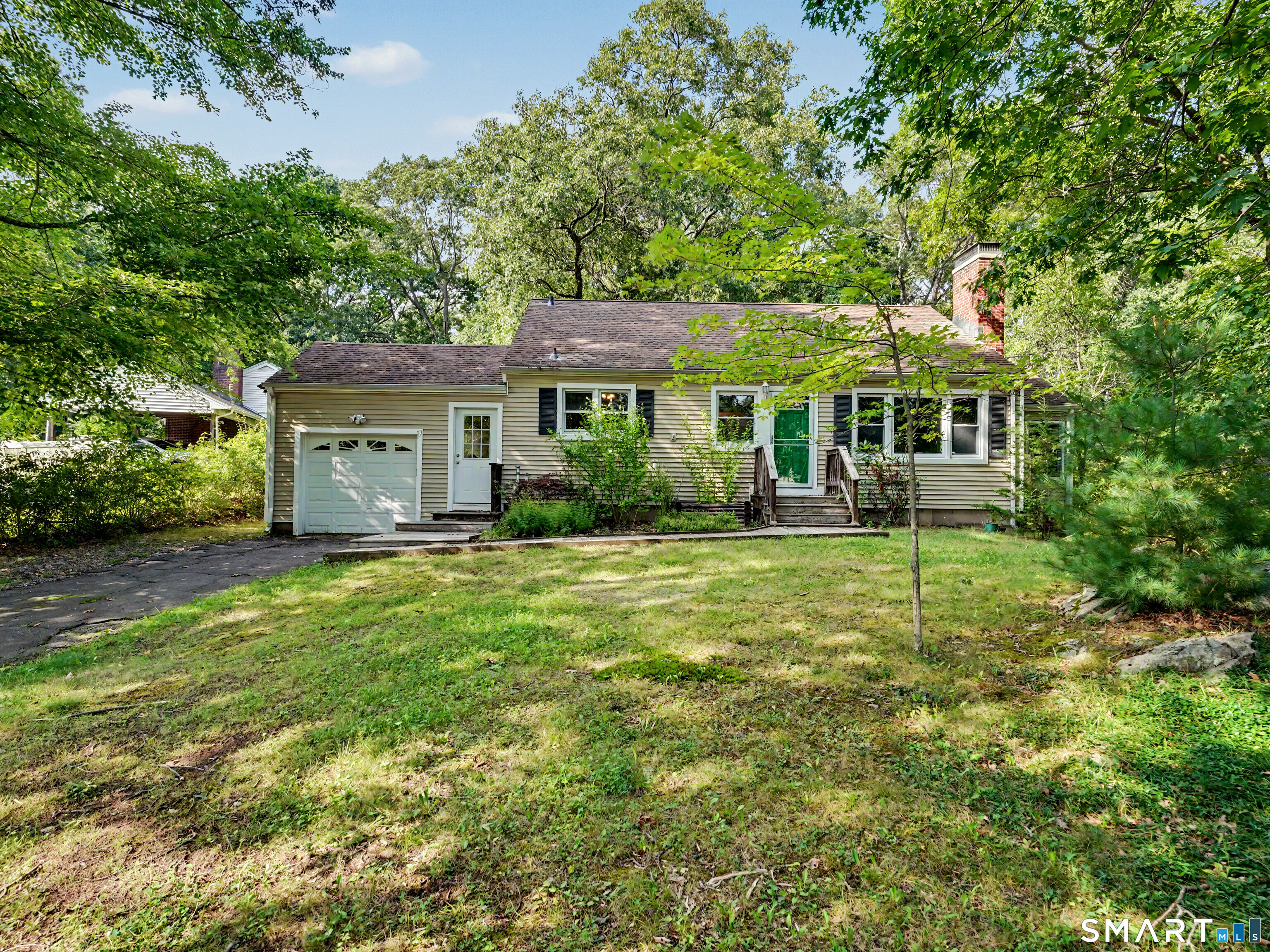 17 Forest North Circle Property Photo 1