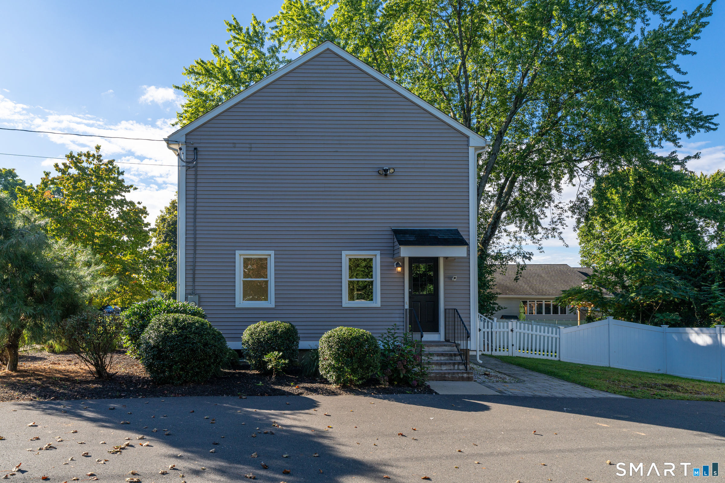 1325 Sullivan Avenue Property Photo 3