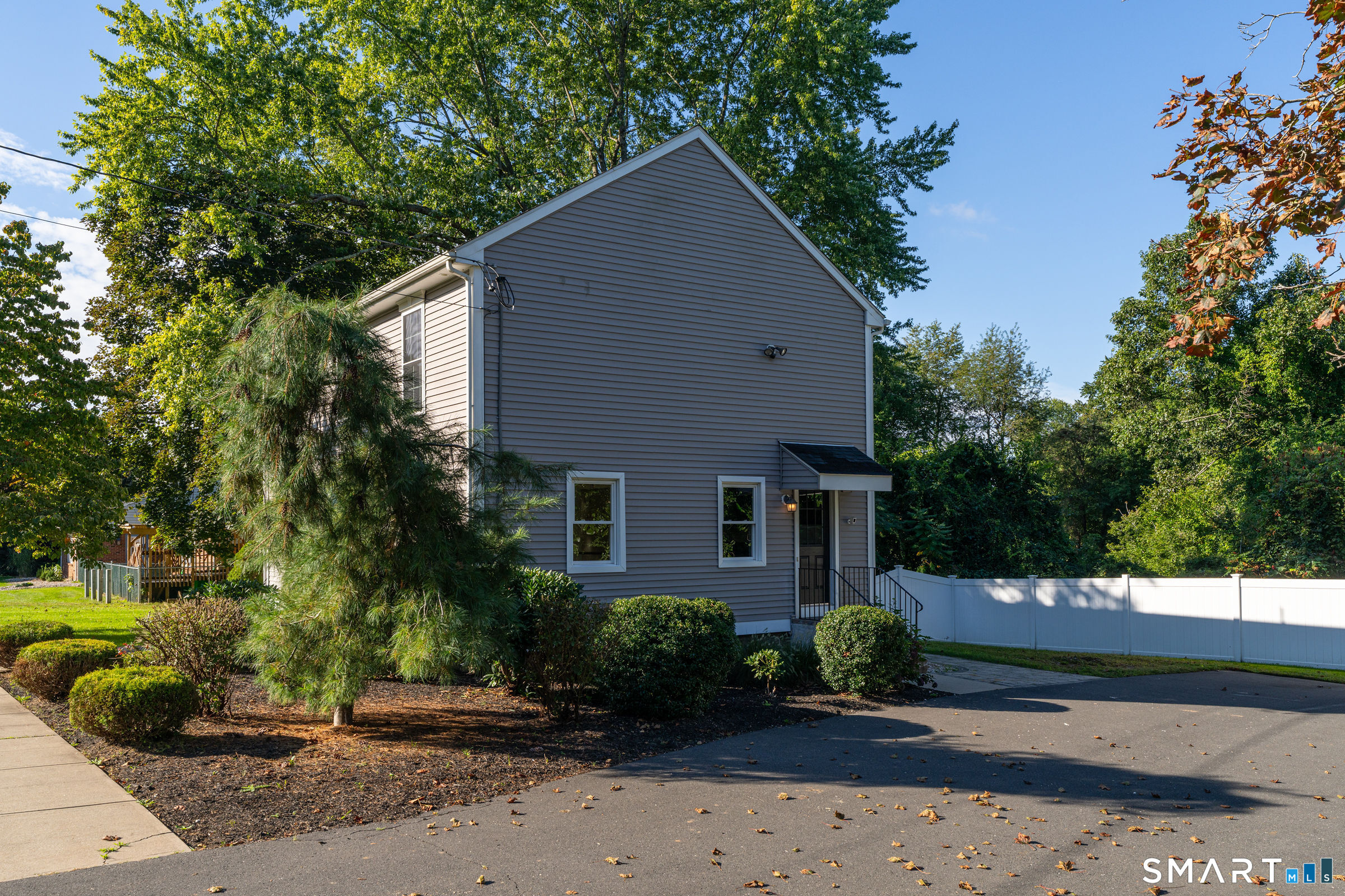 1325 Sullivan Avenue Property Photo 4