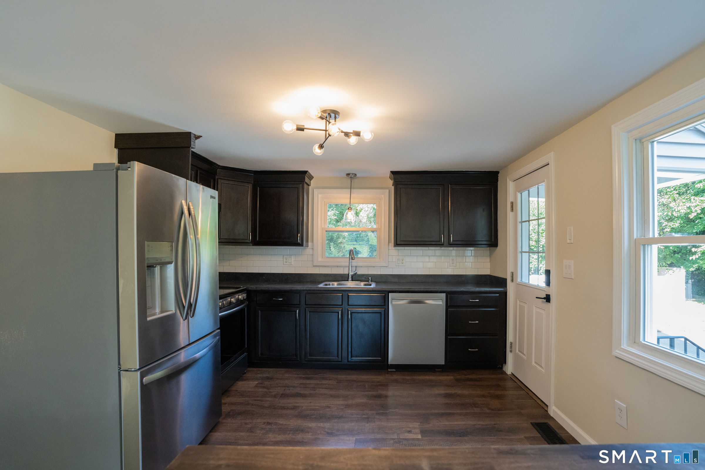 1325 Sullivan Avenue Property Photo 9