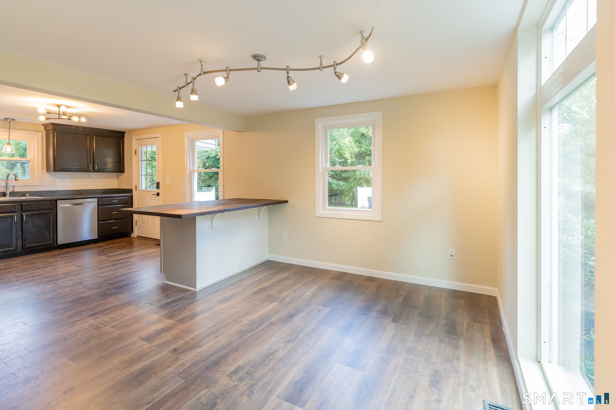 1325 Sullivan Avenue Property Photo 10