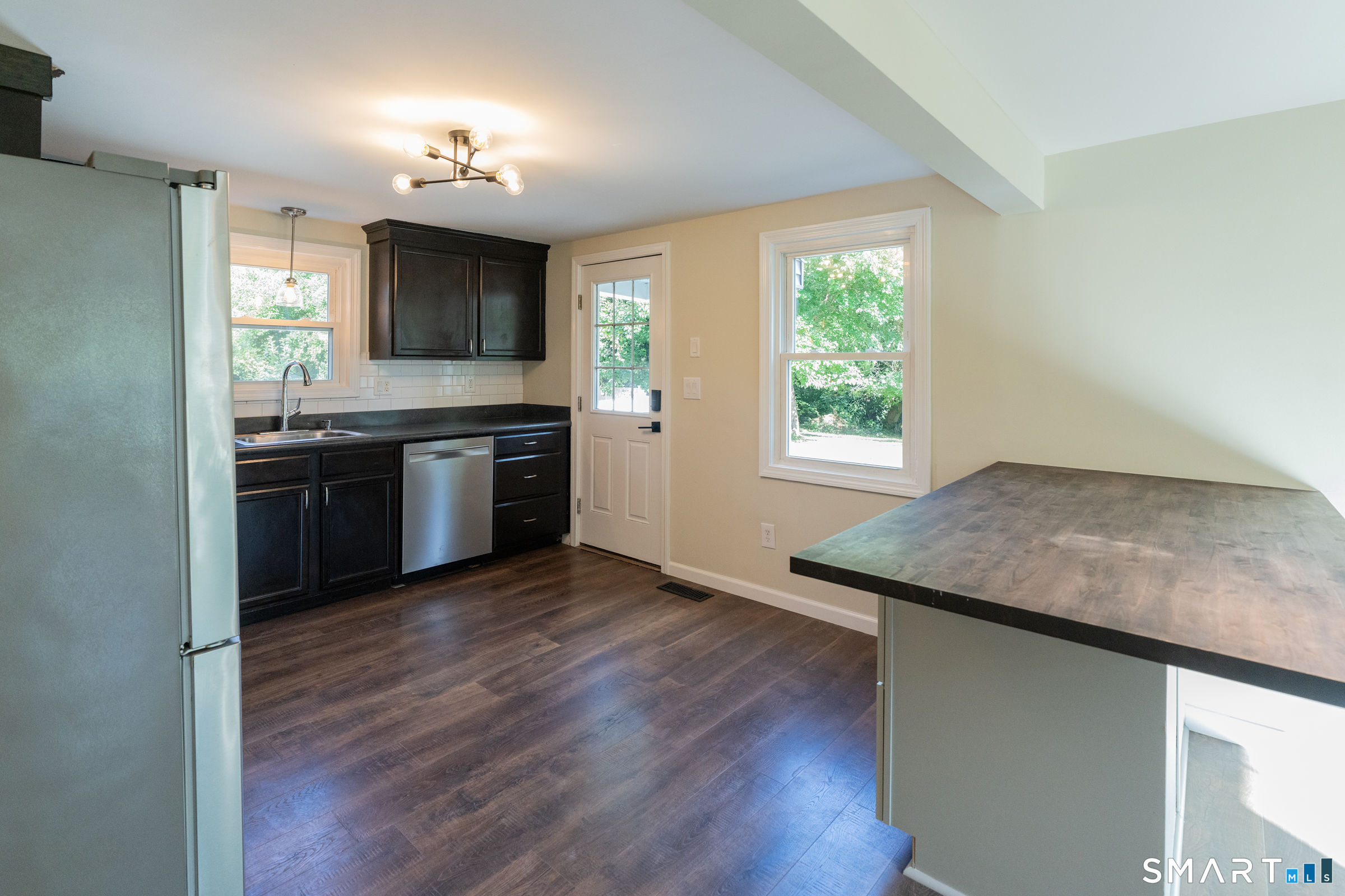 1325 Sullivan Avenue Property Photo 14