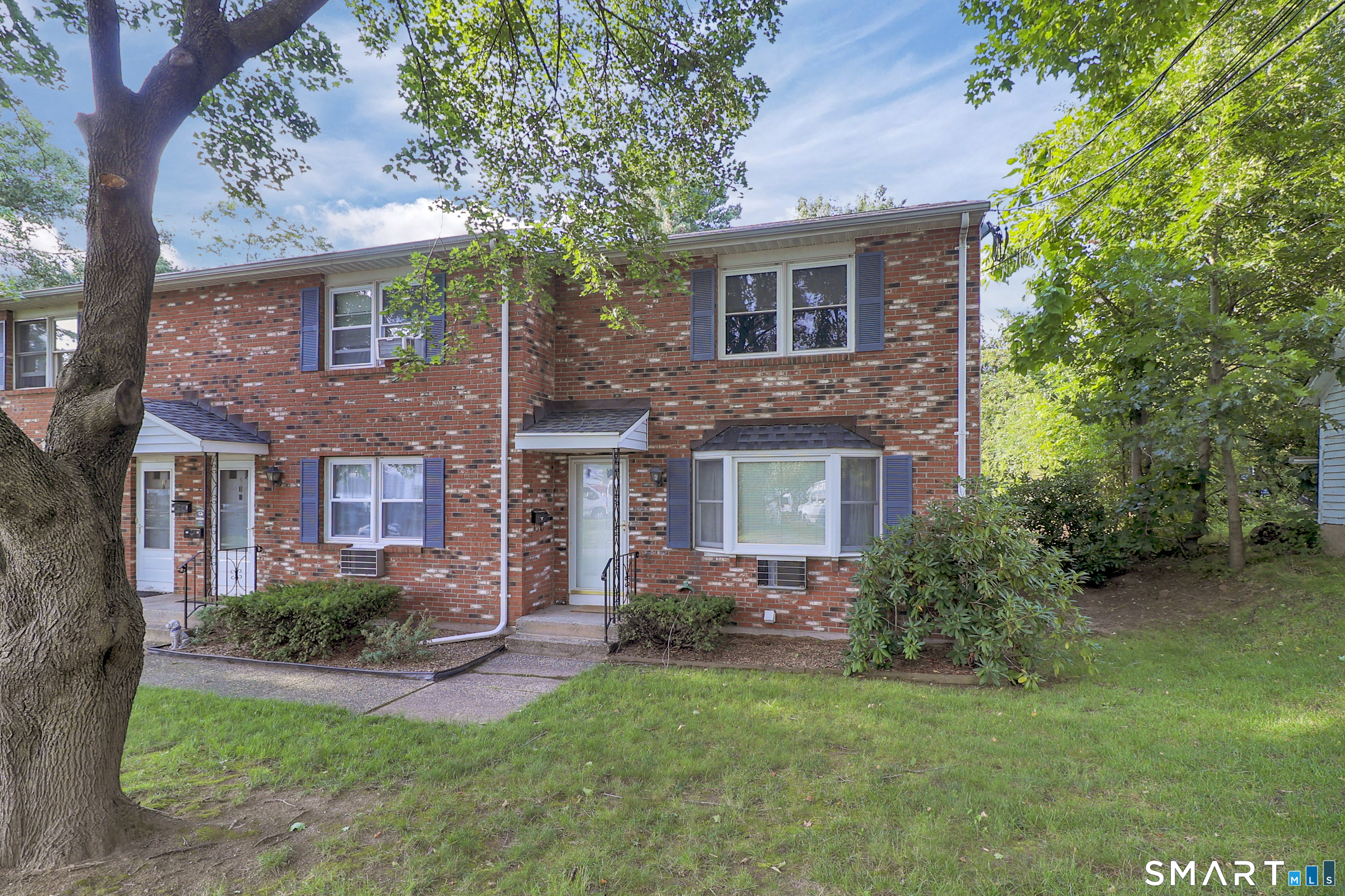 64 Hawthorne D Street Property Photo 1