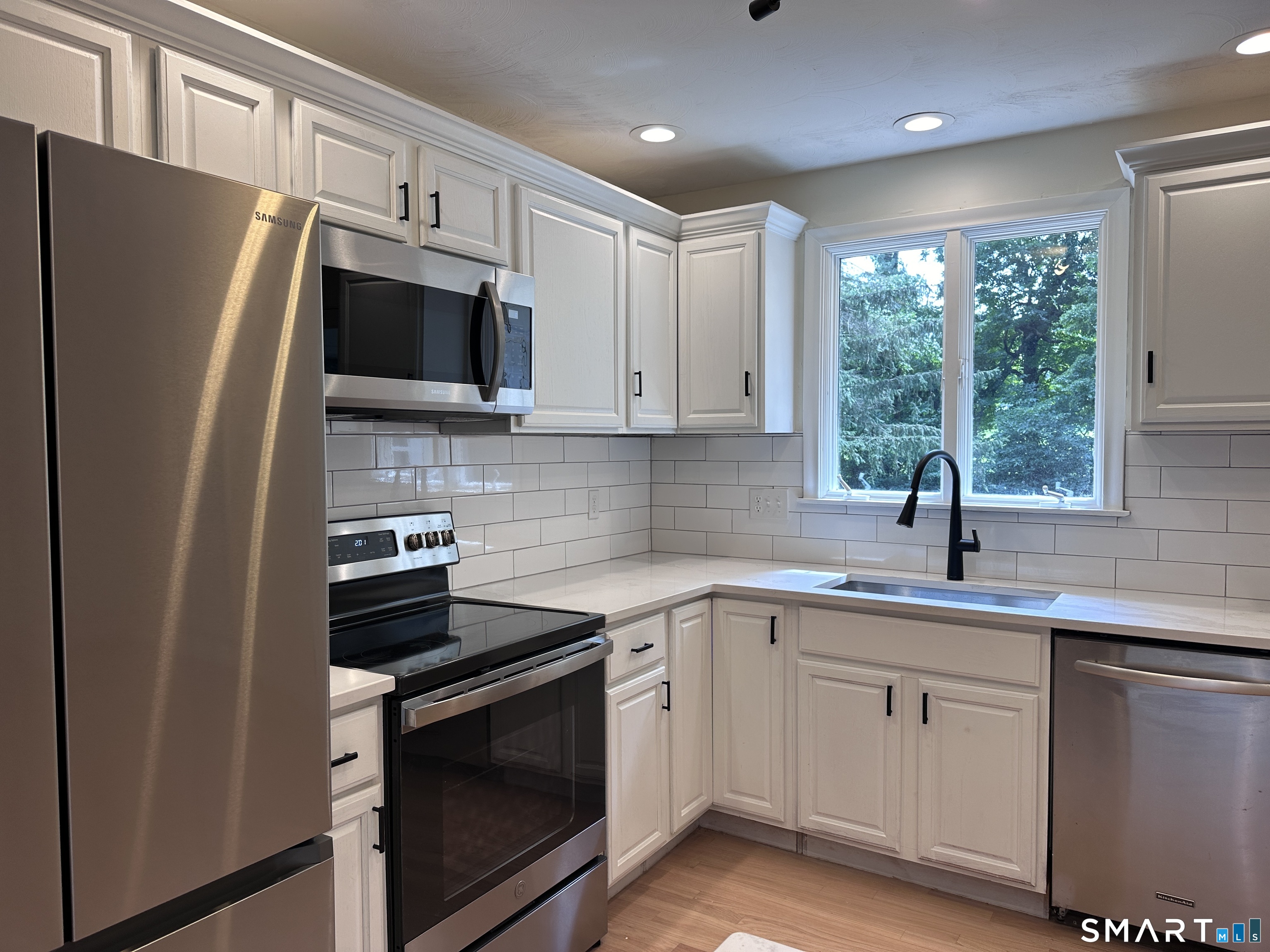 10 Indian Hill Road Property Photo 2