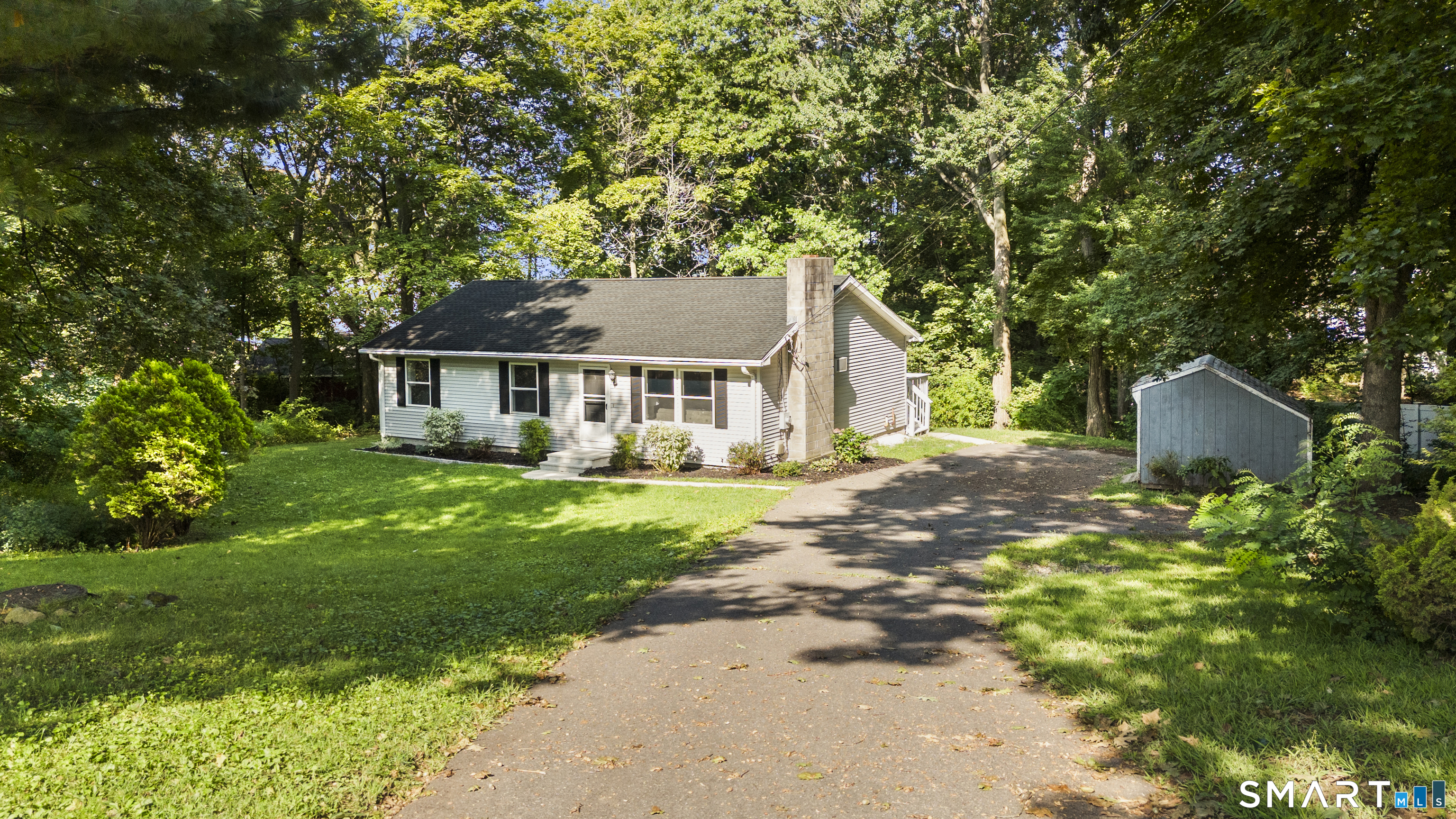 18 Hilltop Drive Property Photo 1