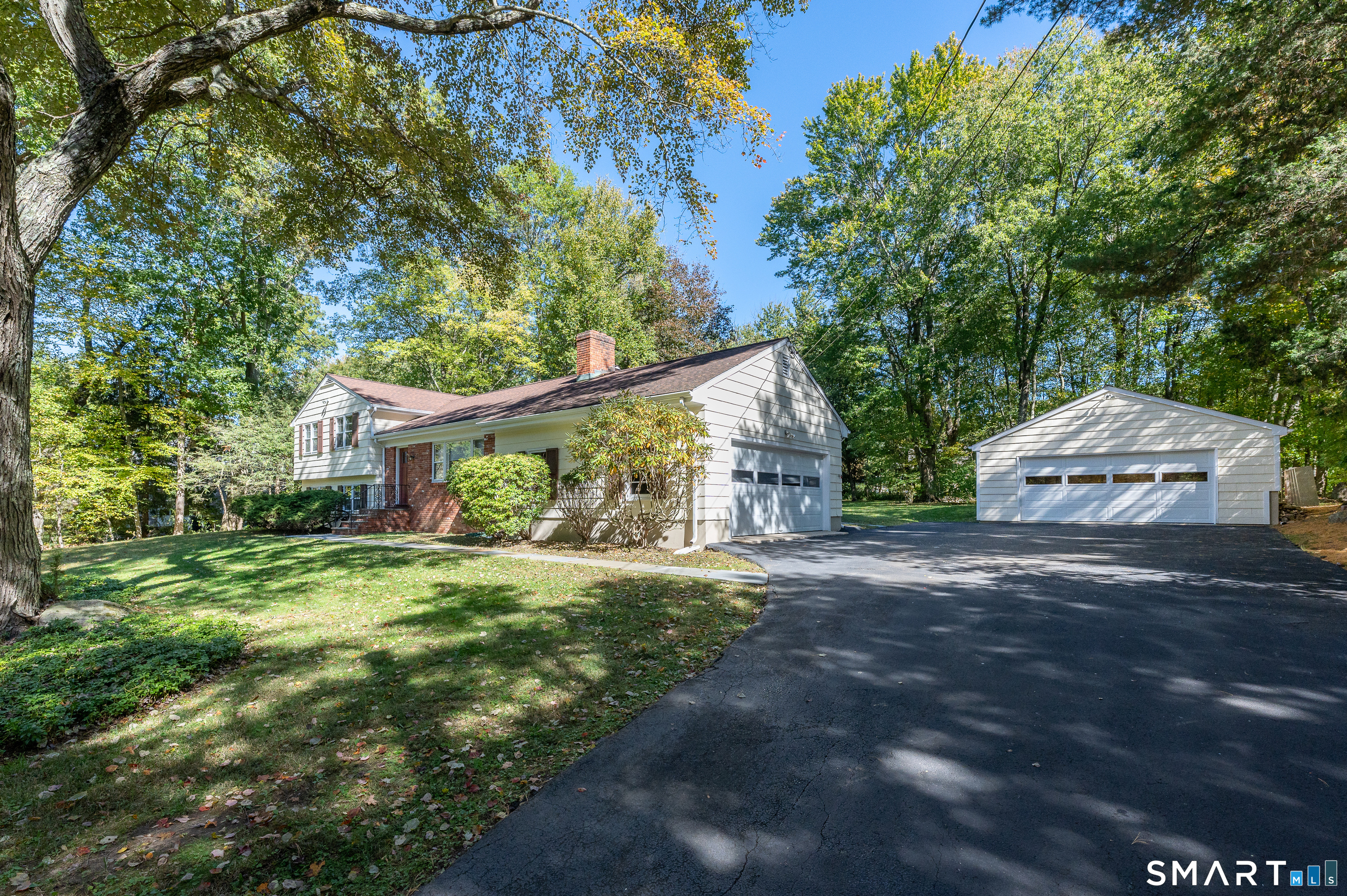 325 Den Road Property Photo 1