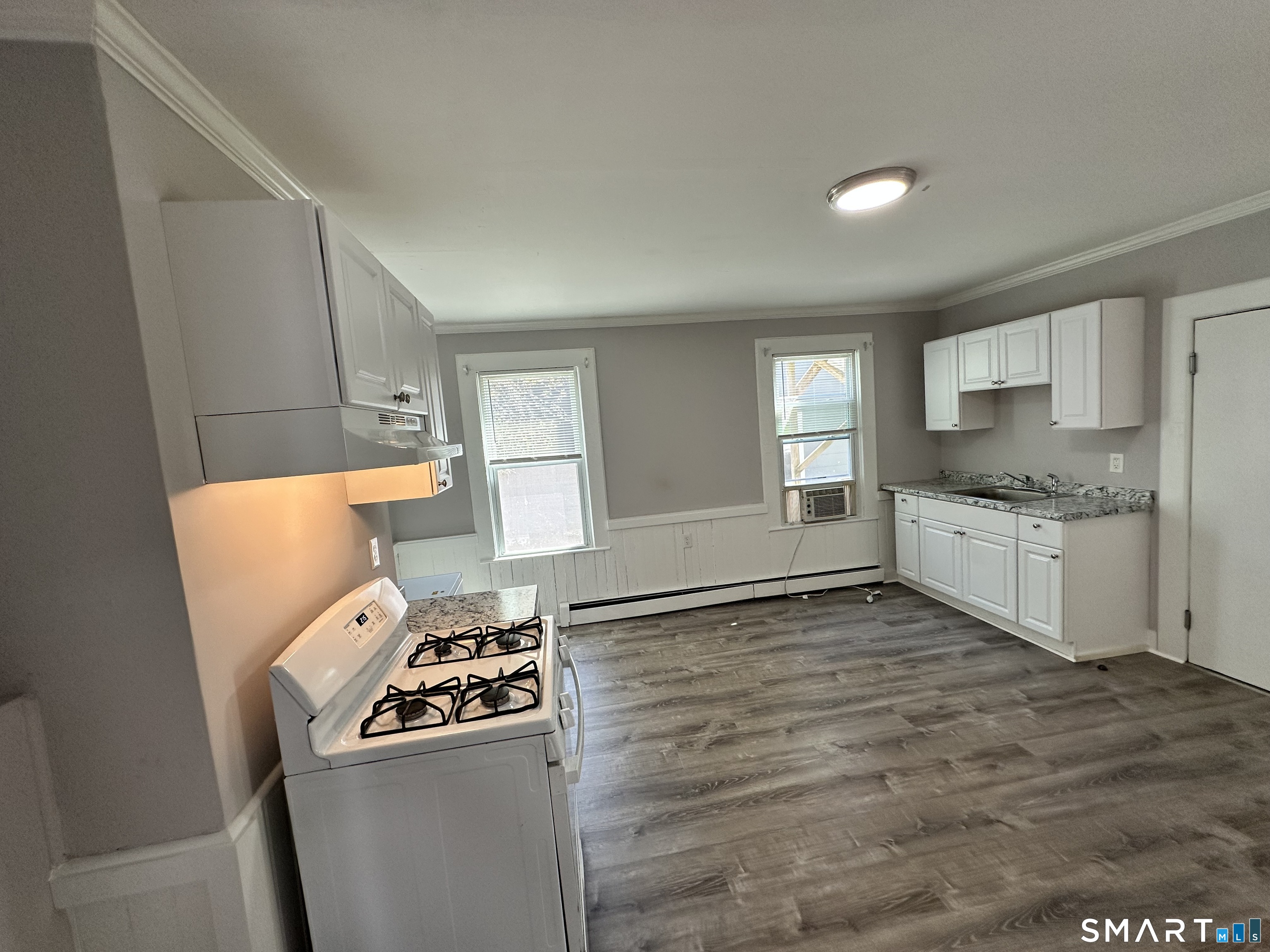 30 Jefferson 1 Avenue Property Photo 3