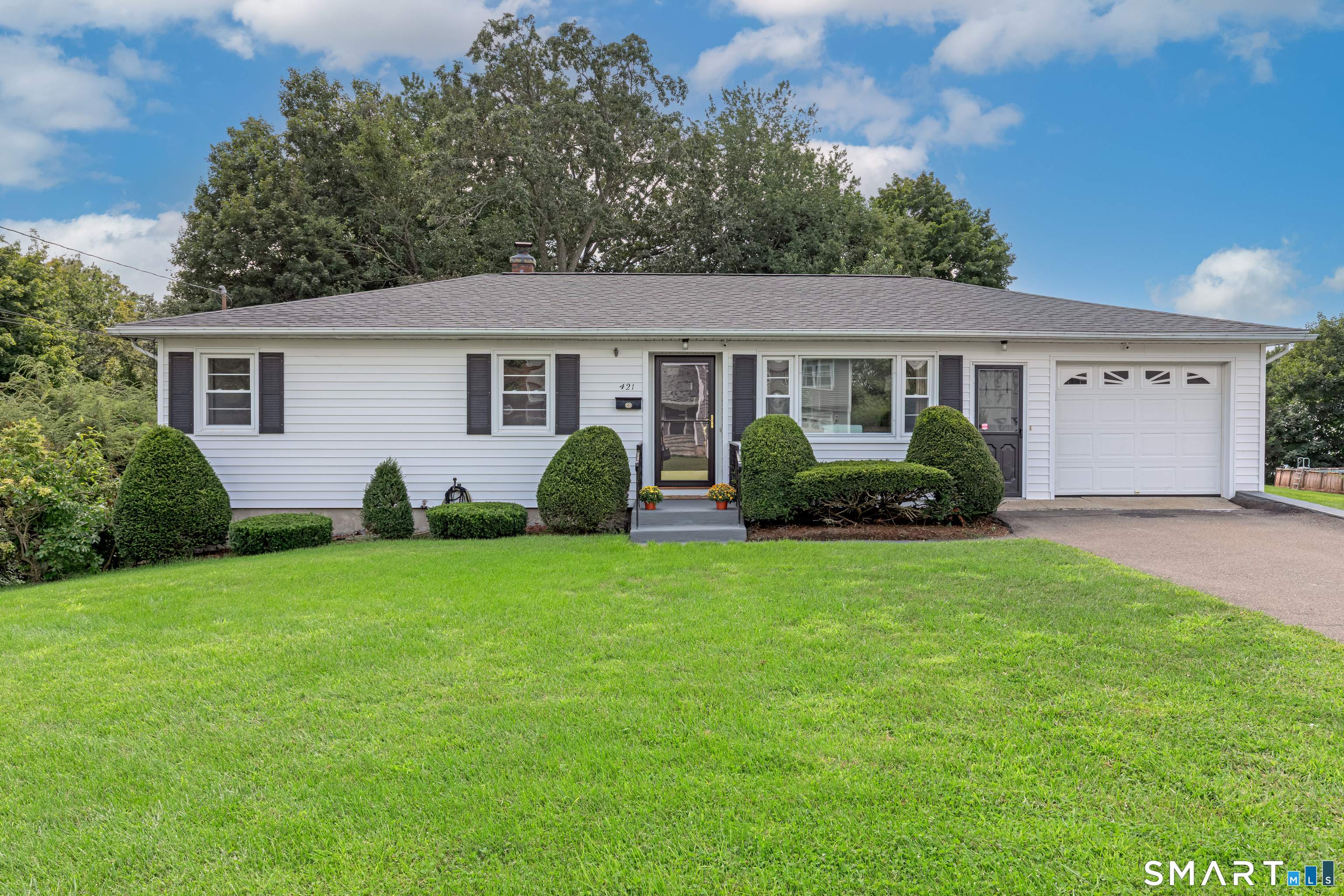 421 Como Avenue Property Photo 1