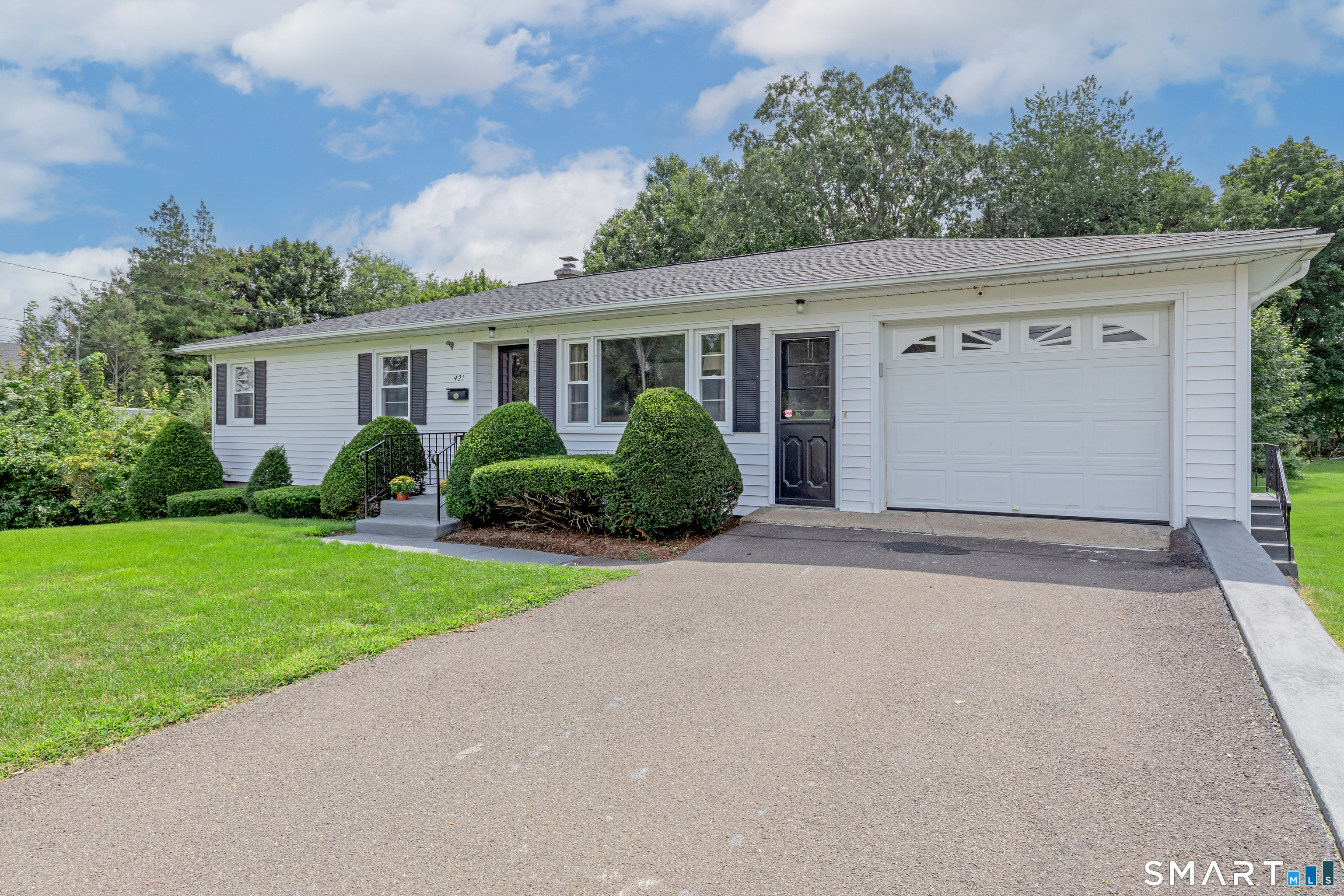 421 Como Avenue Property Photo 2