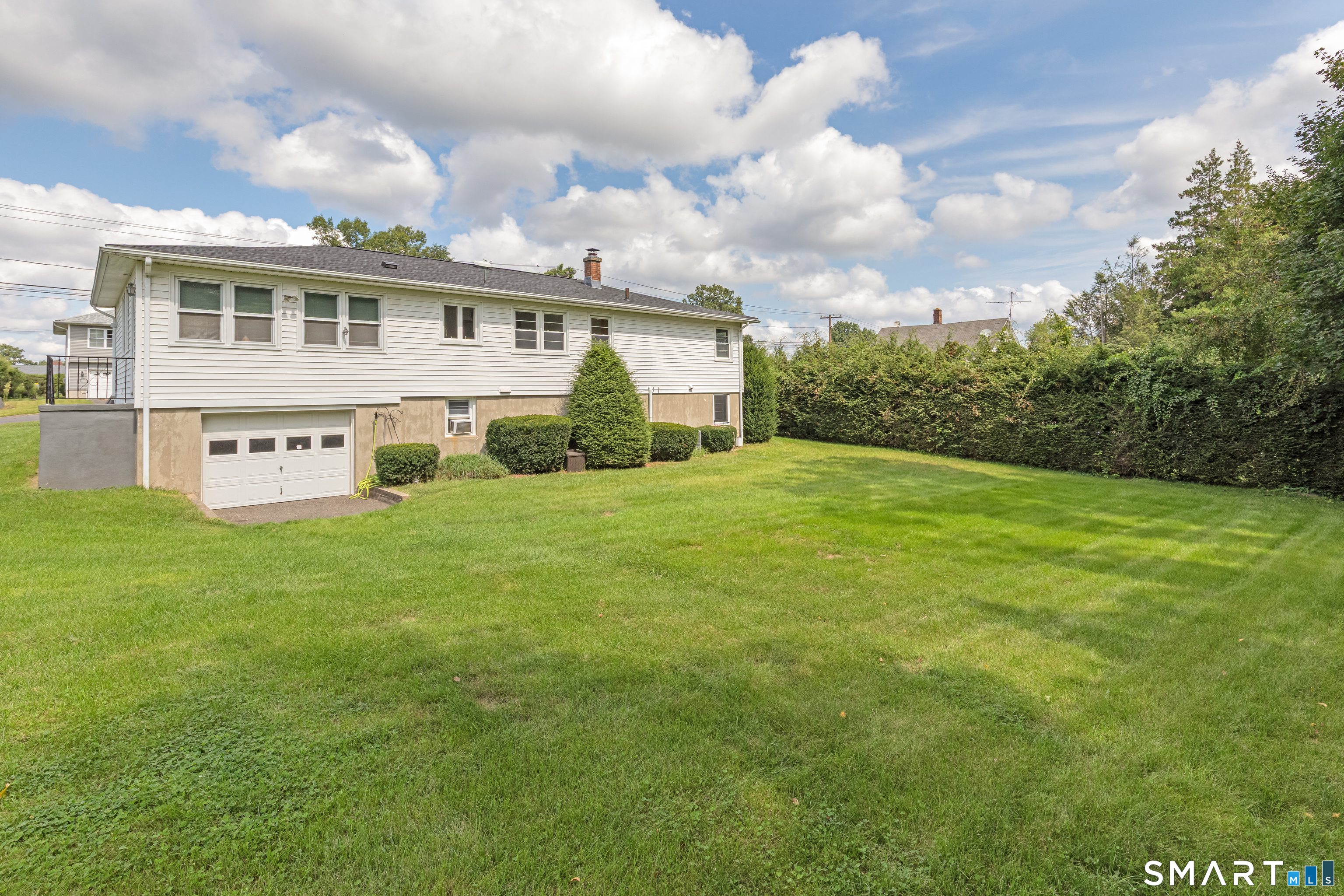 421 Como Avenue Property Photo 3