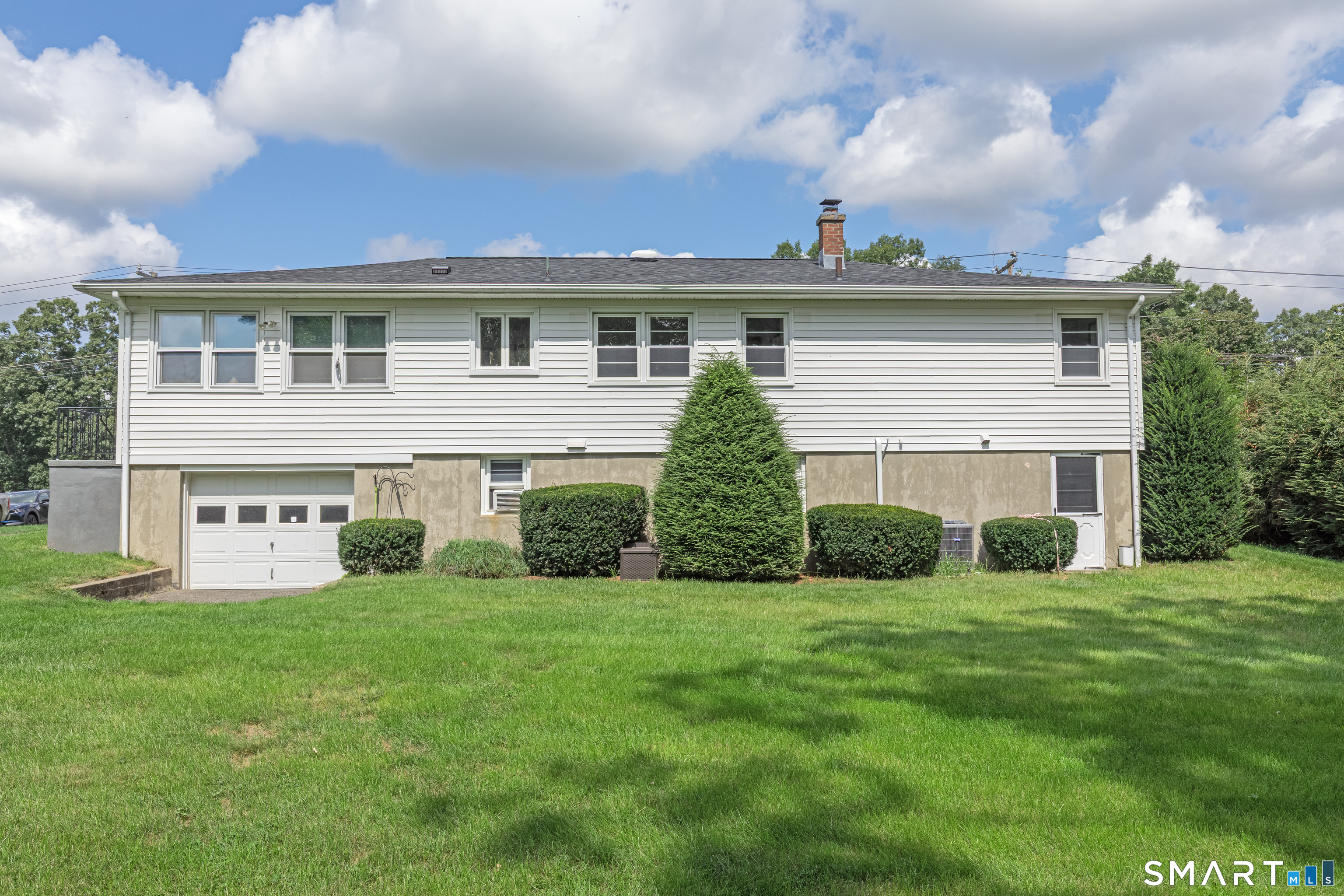 421 Como Avenue Property Photo 4