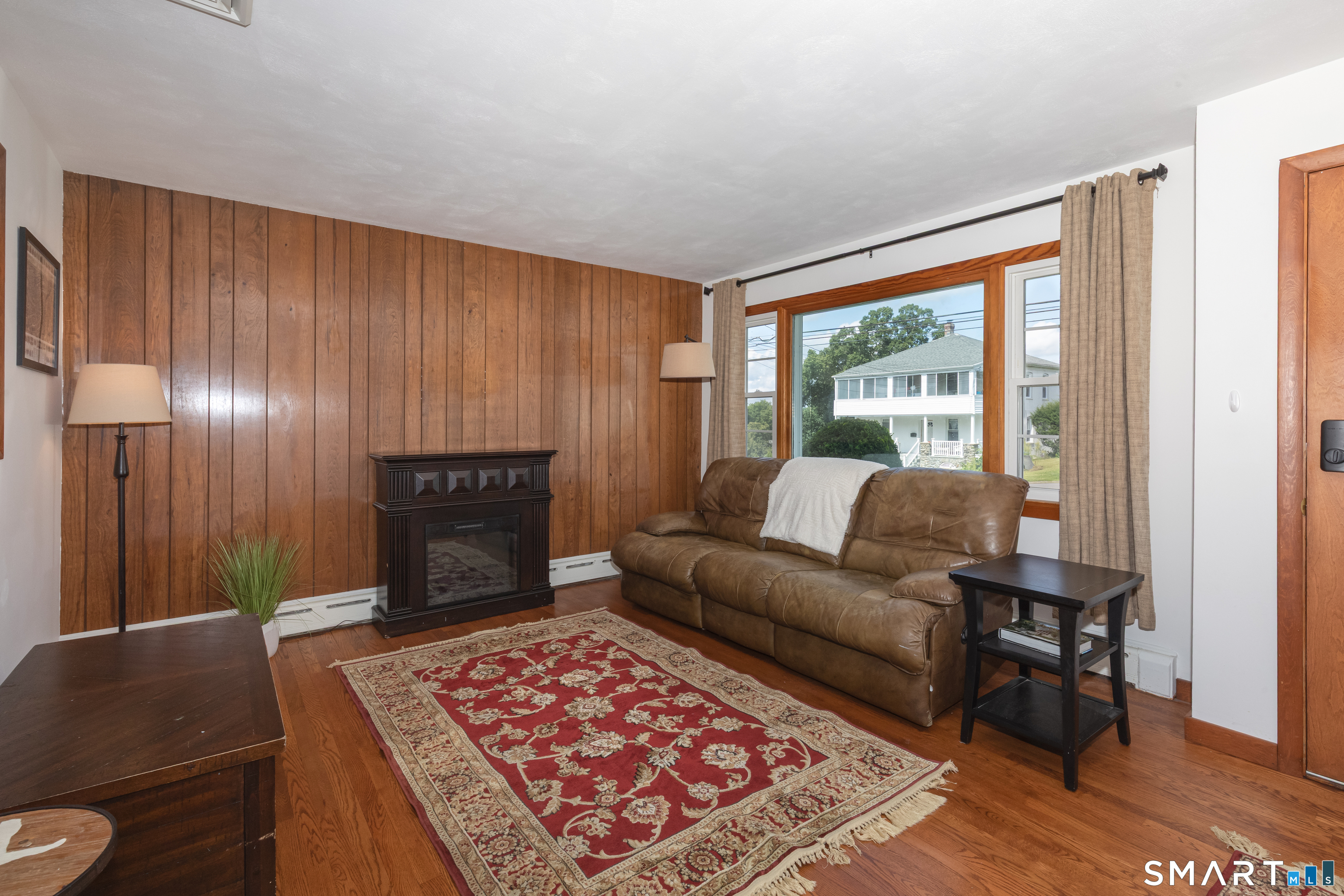 421 Como Avenue Property Photo 6