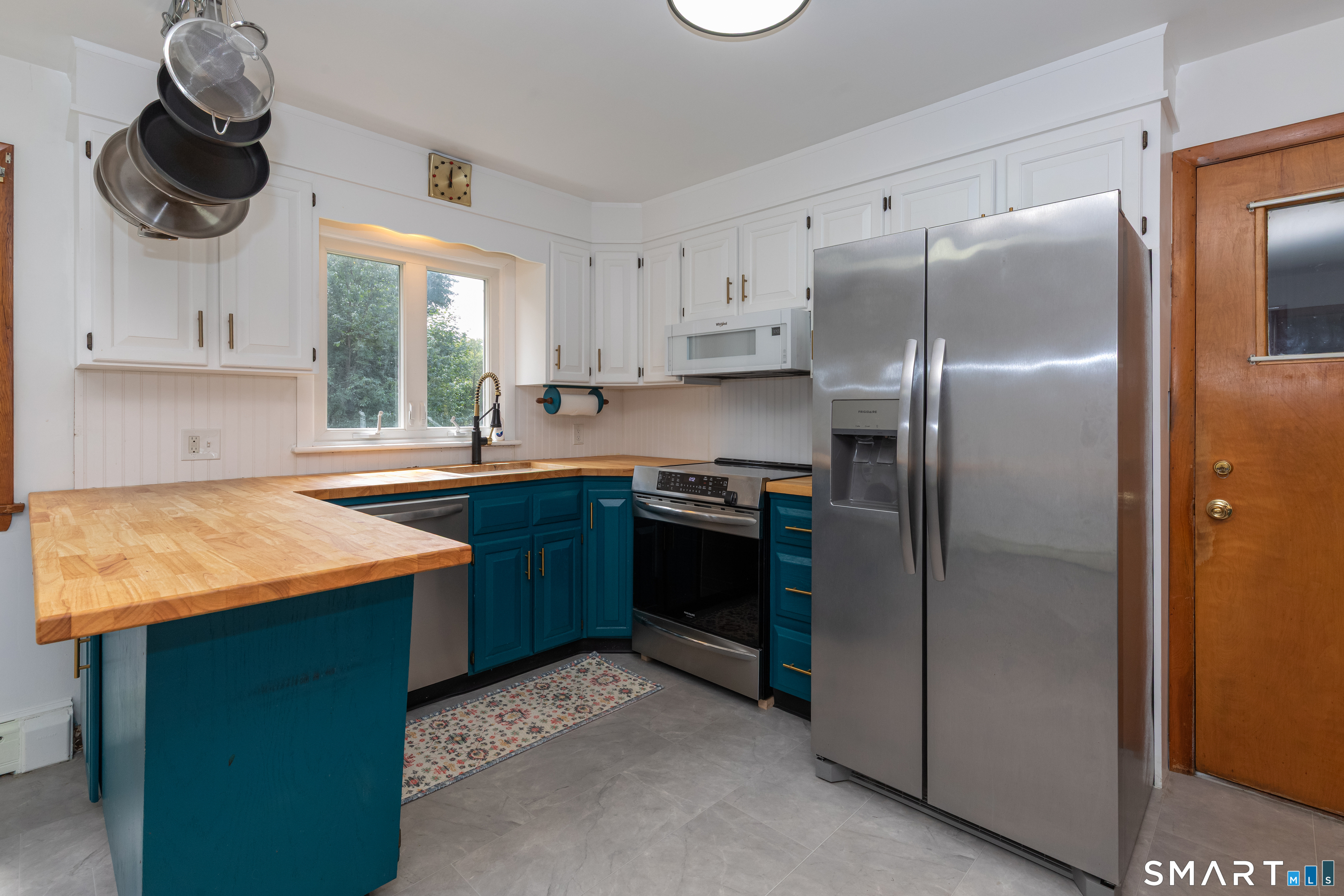 421 Como Avenue Property Photo 9