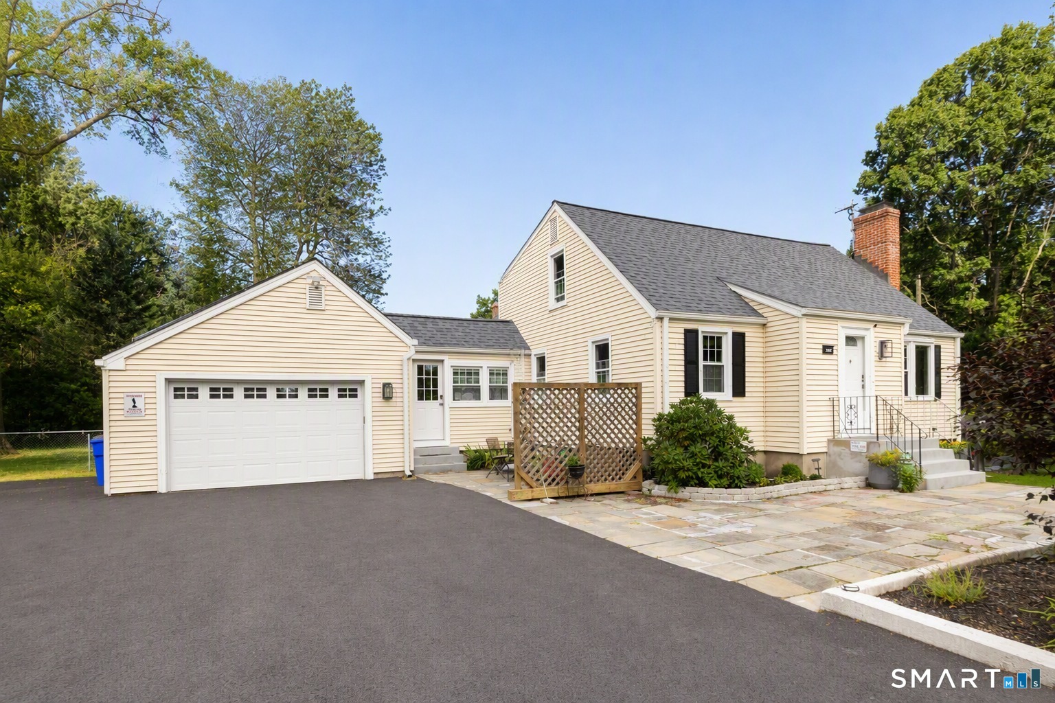 302 Brimfield Road Property Photo 1