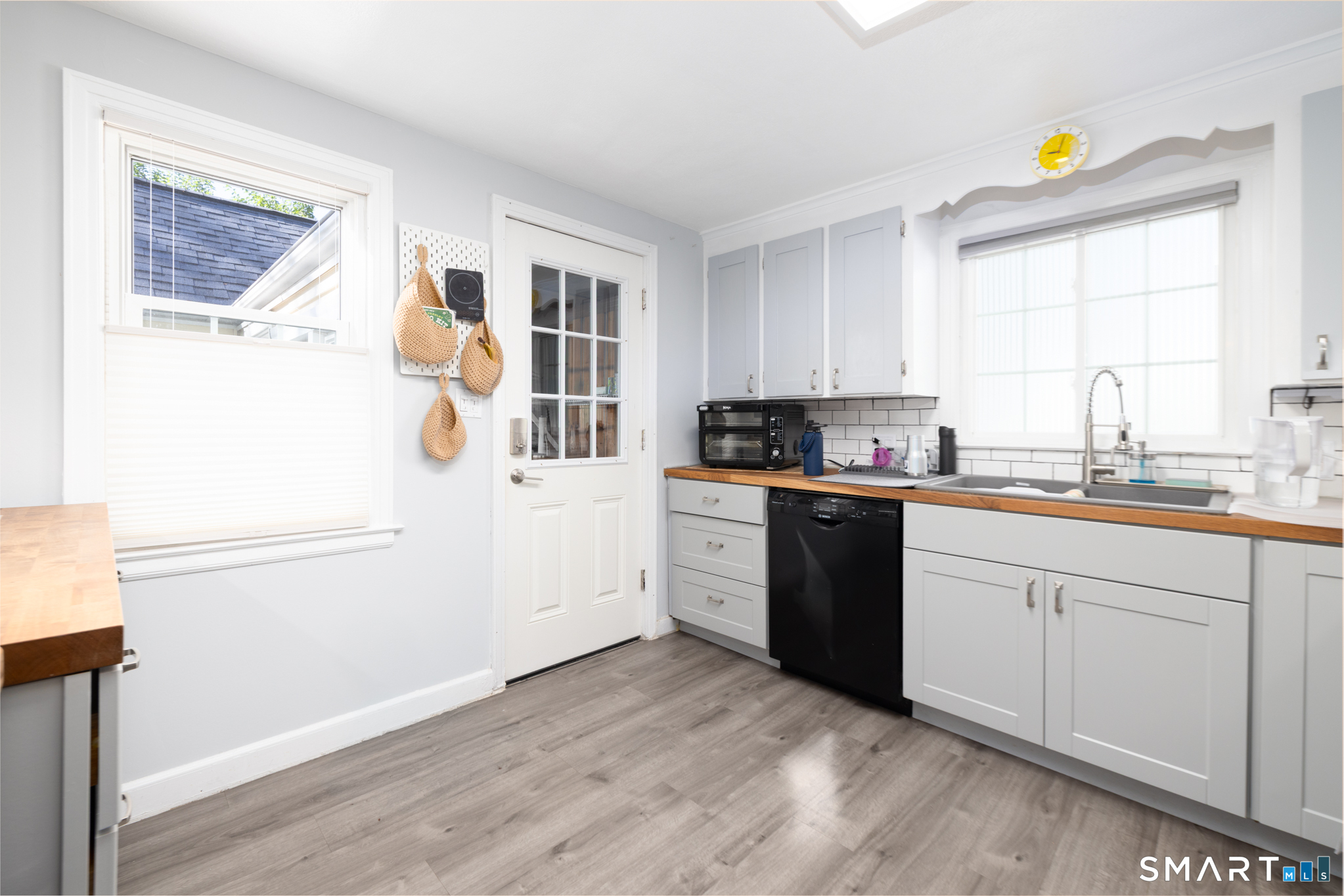 302 Brimfield Road Property Photo 2