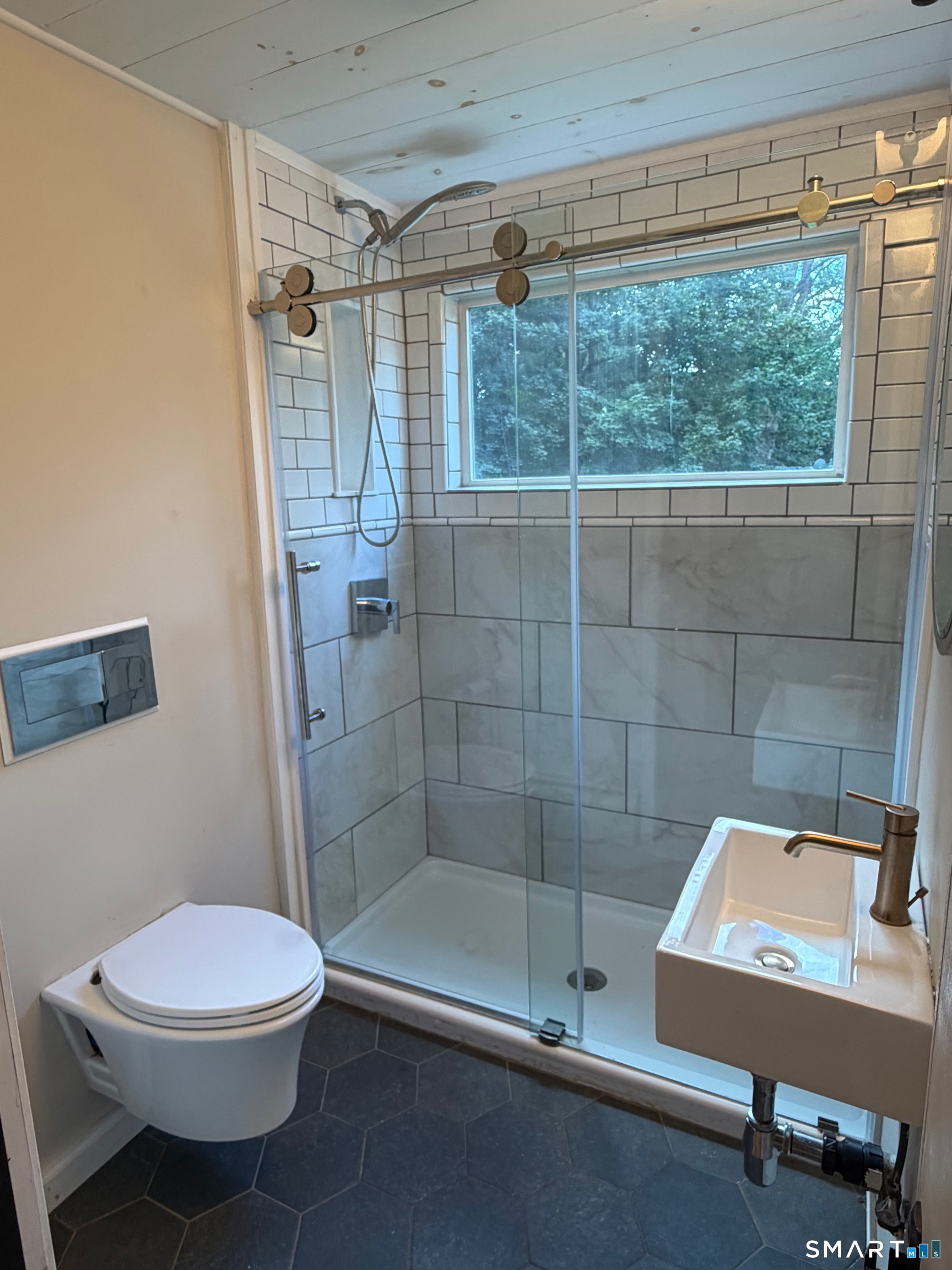 37 Wynding Hills Road Property Photo 13
