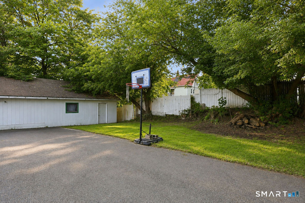 639 Arch Street Property Photo 2