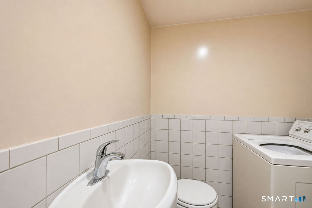 639 Arch Street Property Photo 6