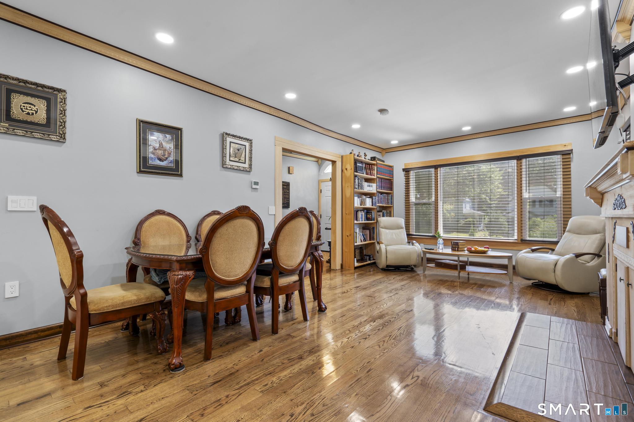 476 Norton Parkway Property Photo 4