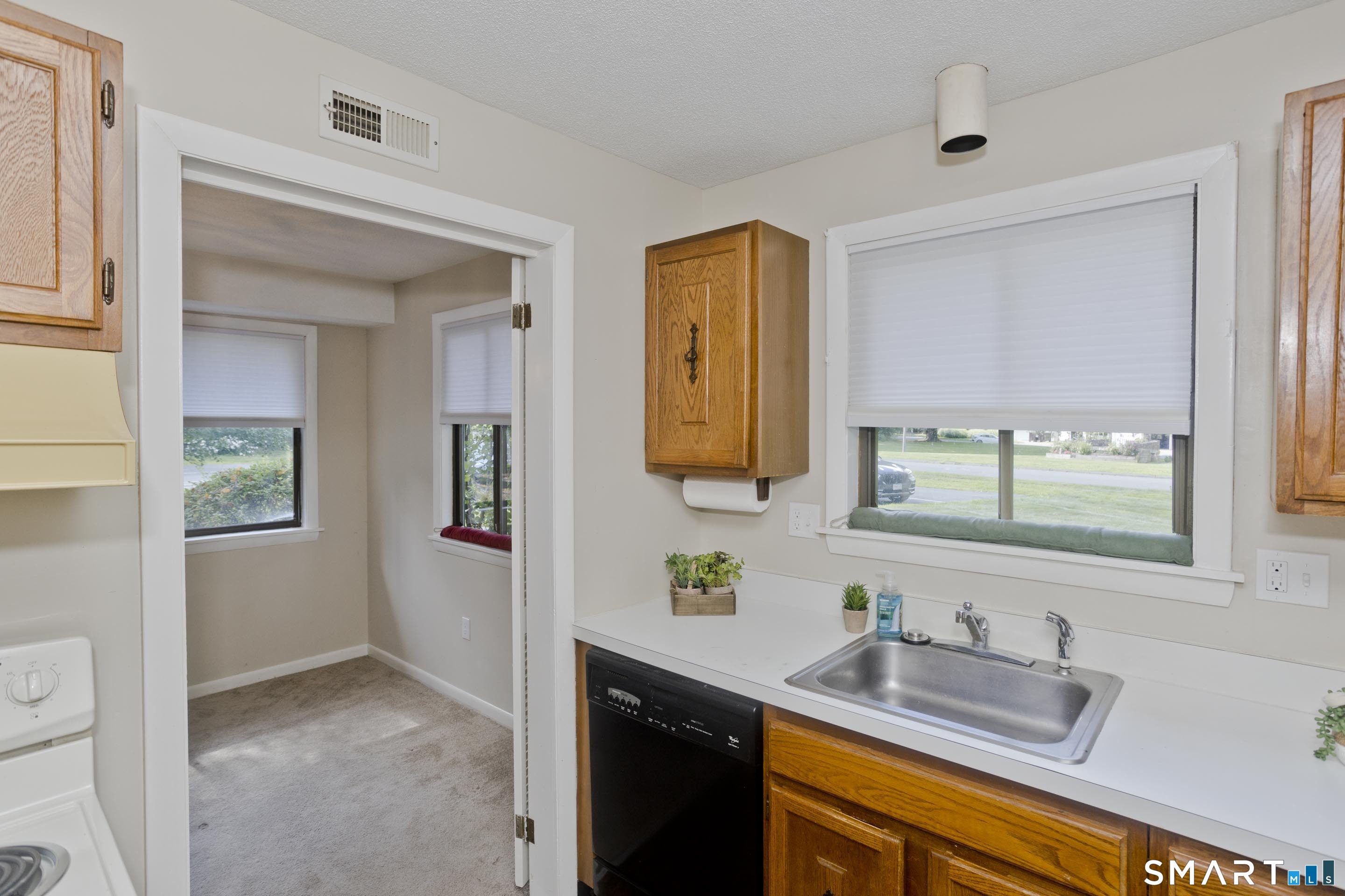70 Landing 70 Circle Property Photo 5