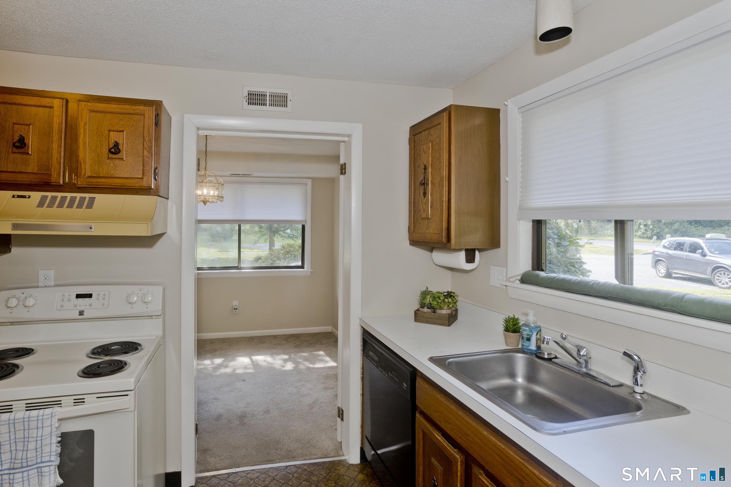 70 Landing 70 Circle Property Photo 9
