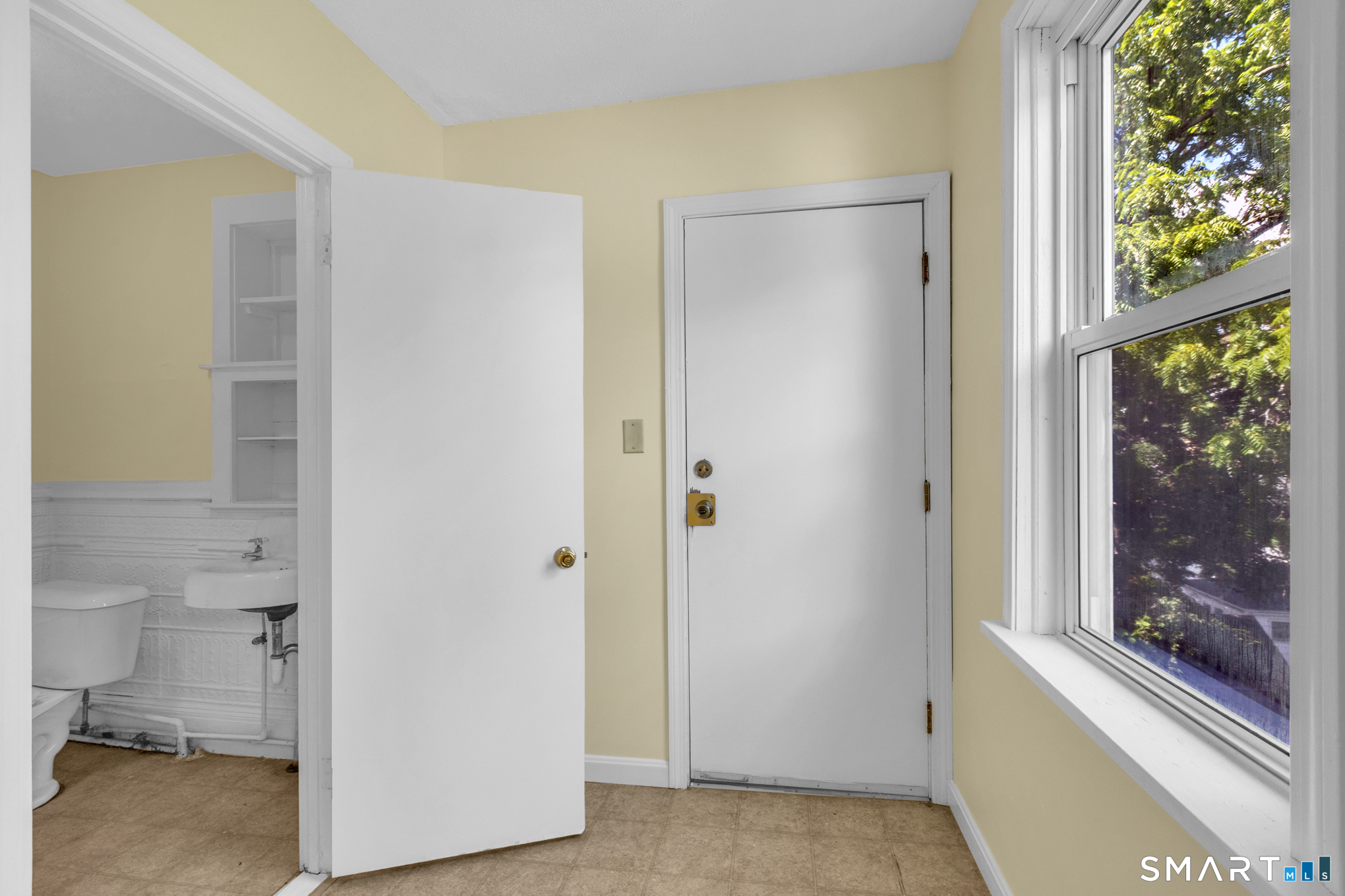 49 High B Street Property Photo 12
