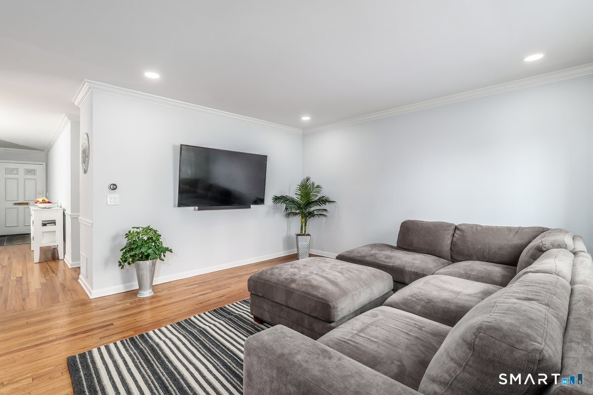 179 South 9 Avenue Property Photo 6
