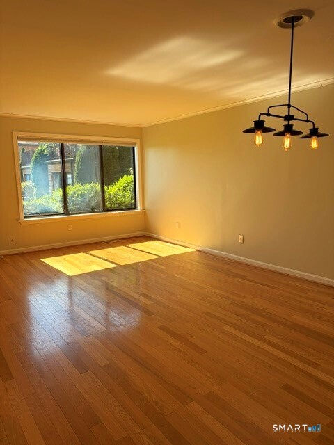 350 Grovers 1h Avenue Property Photo 4