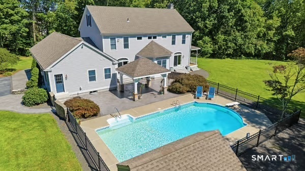 8 Red Brook Lane Property Photo 4