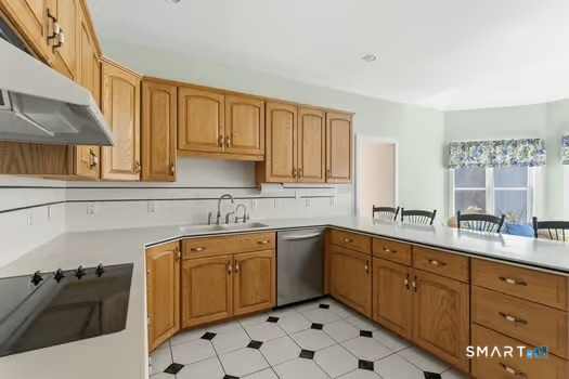 8 Red Brook Lane Property Photo 10