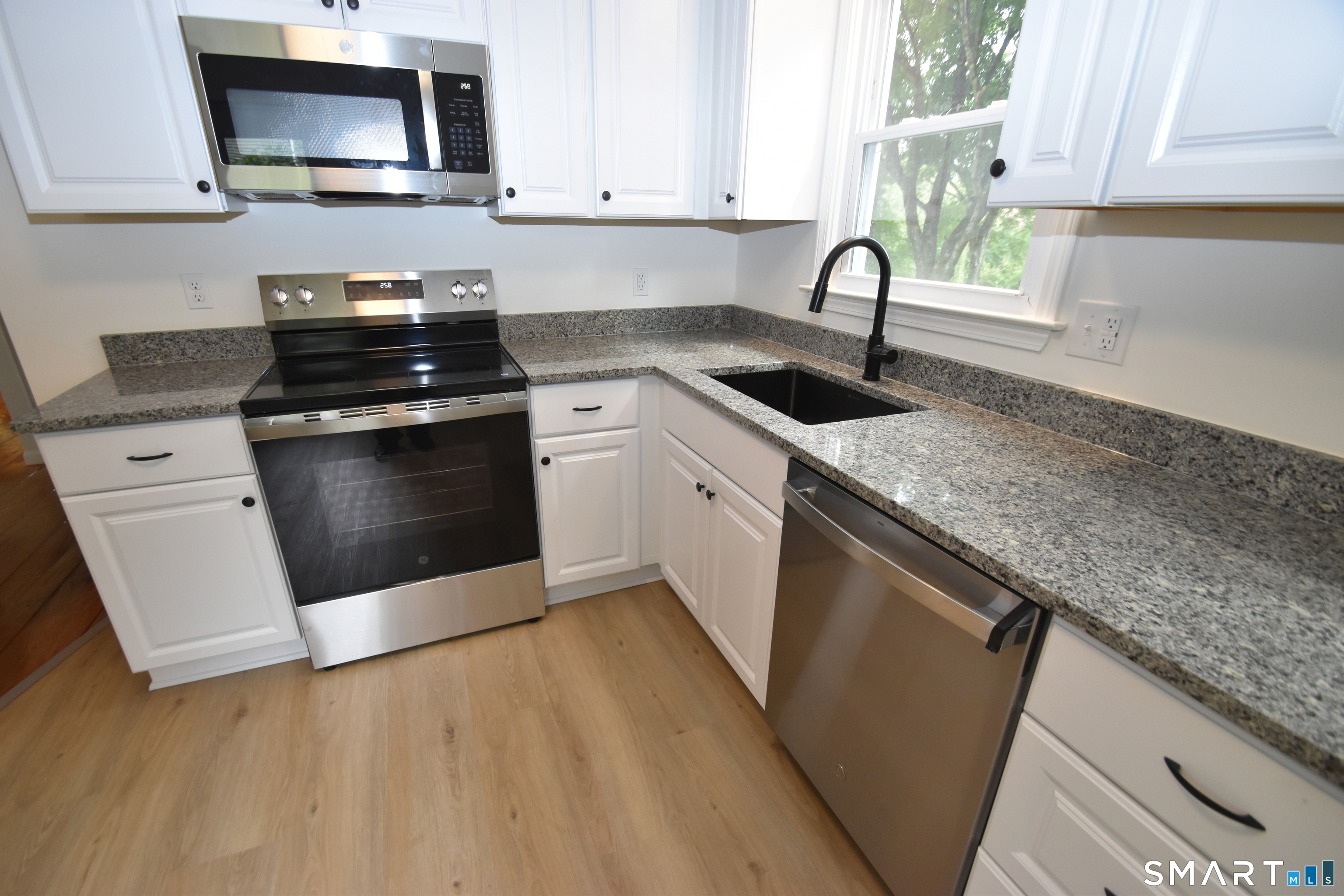 28 Hickory Road Property Photo 6