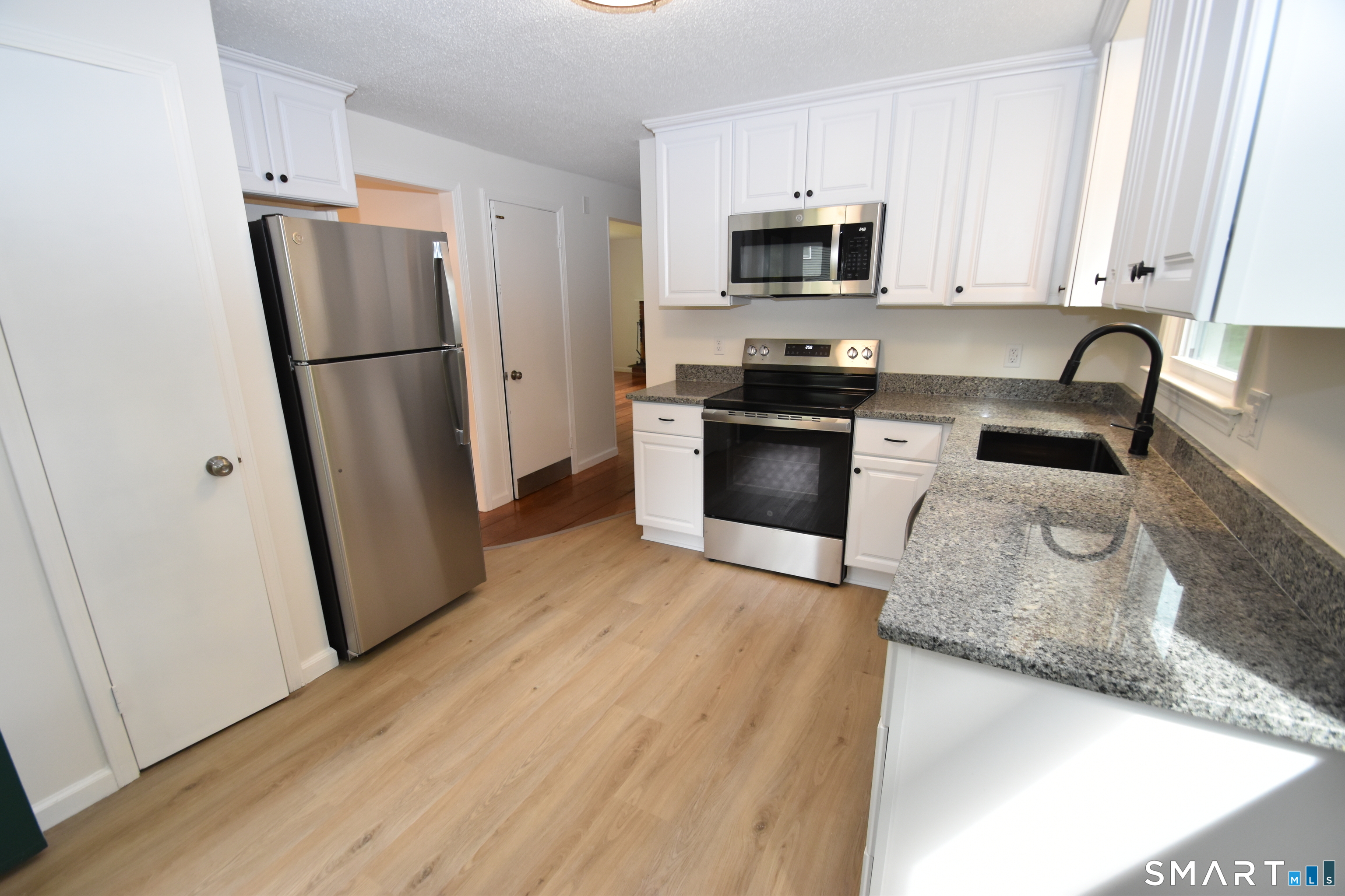 28 Hickory Road Property Photo 8