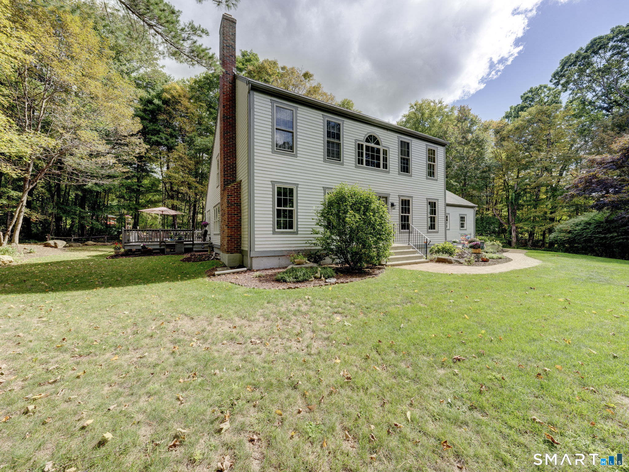 8 Fenton Bluffs Drive Property Photo 3