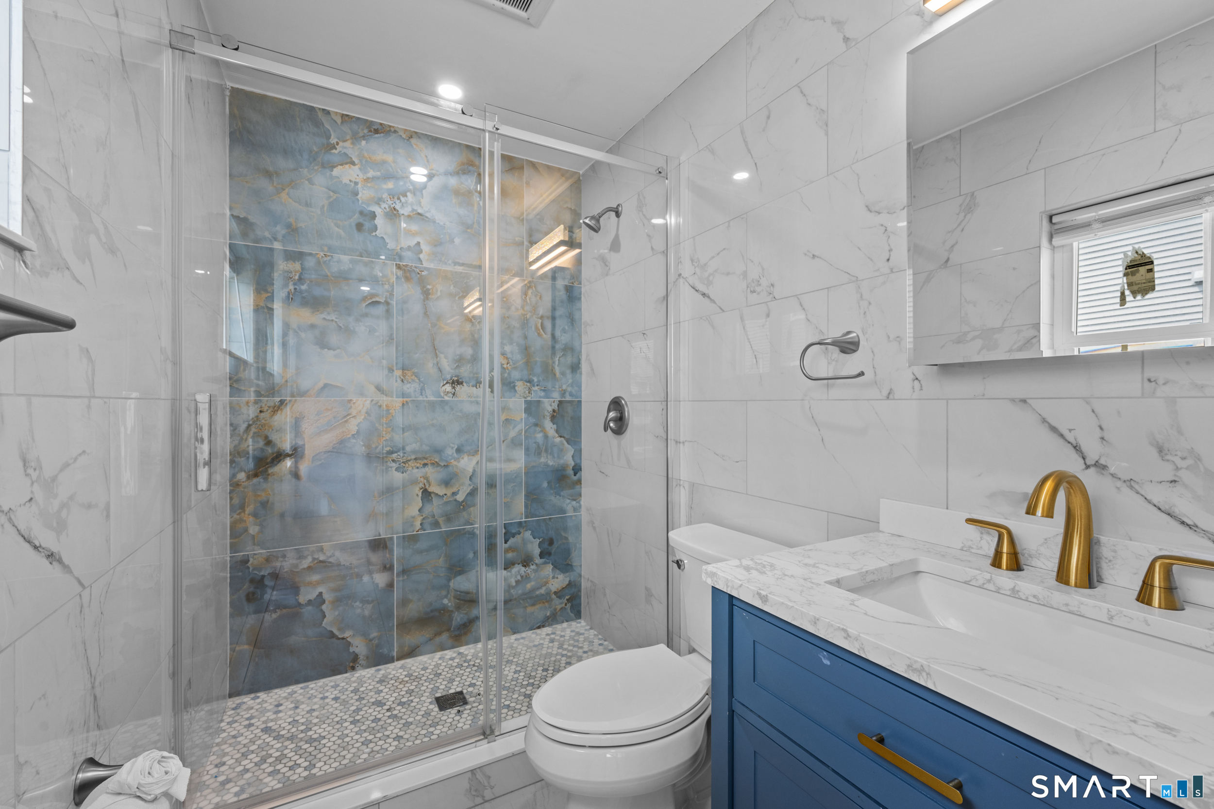 198 Montauk Avenue Property Photo 9
