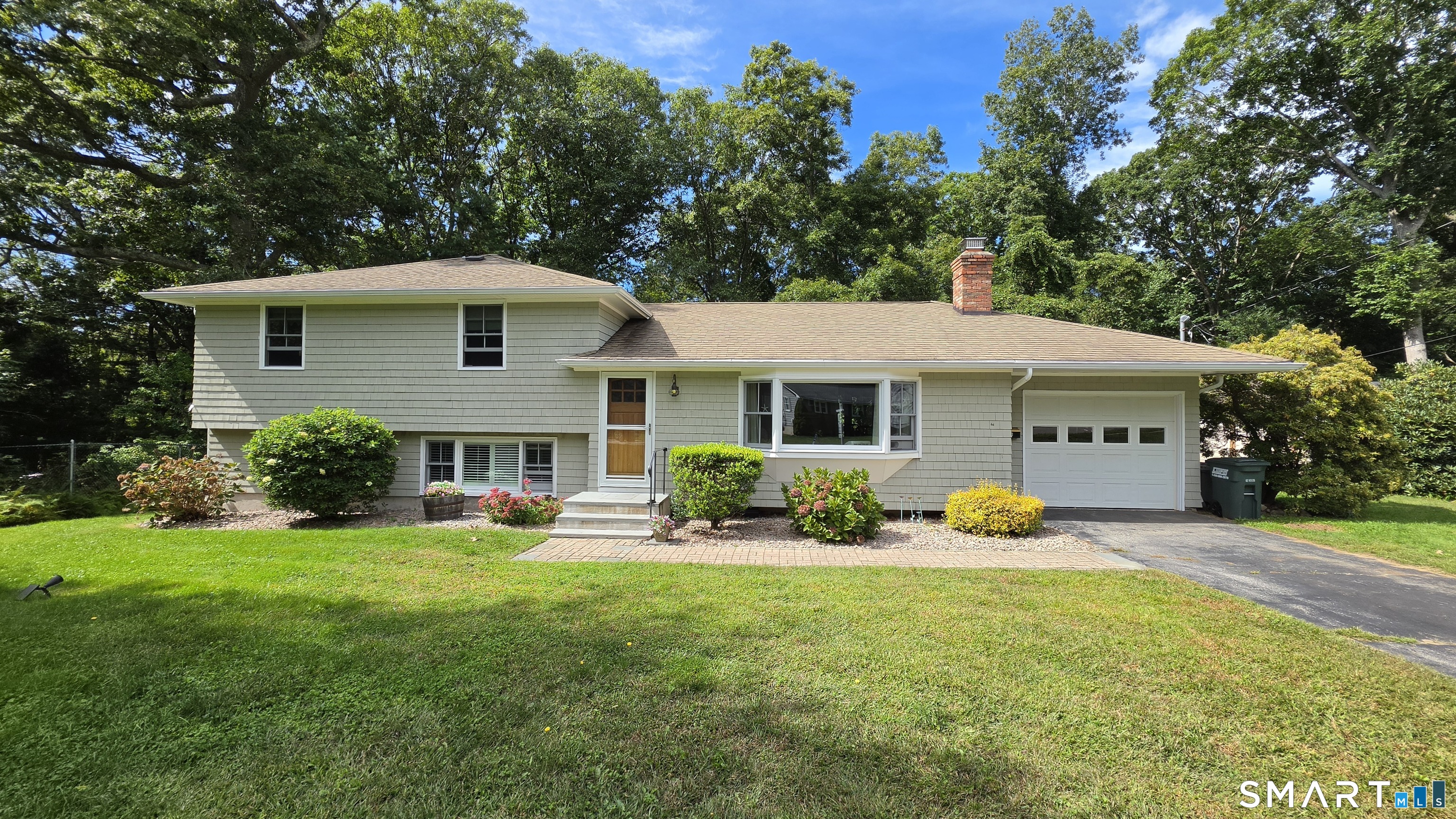 261 Ridgewood Drive Property Photo 1