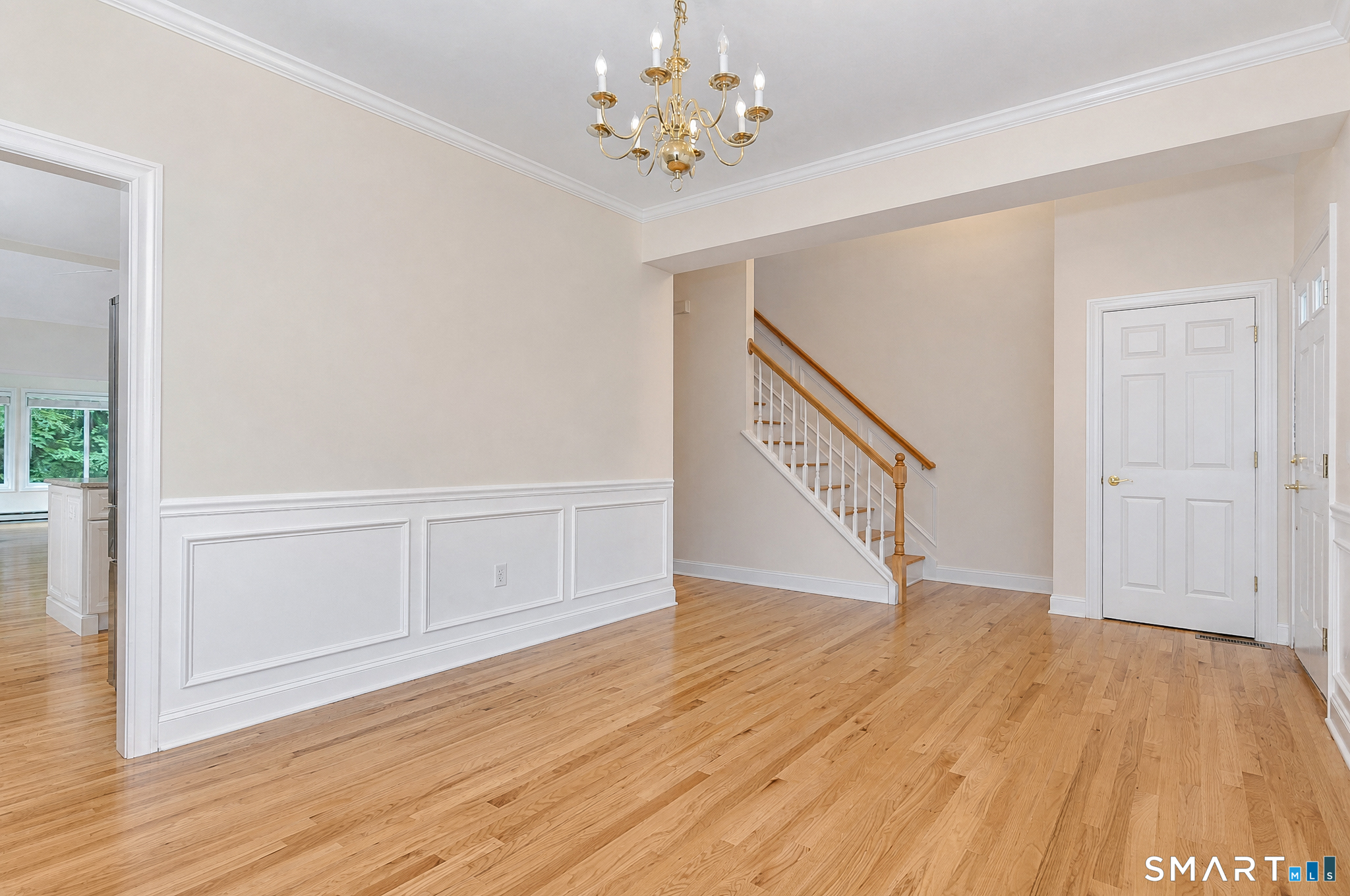188 Eastwood 188 Drive Property Photo 4