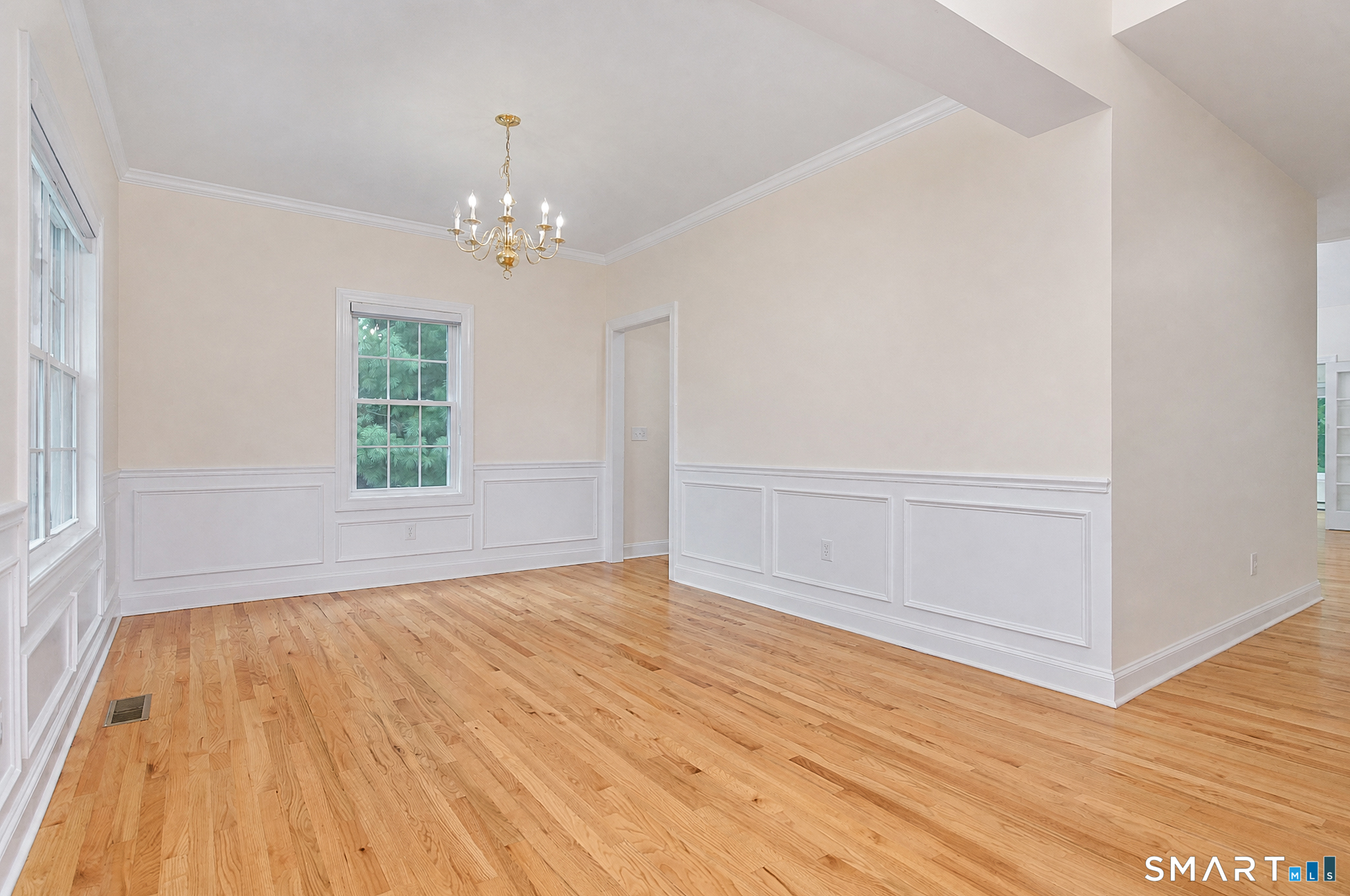 188 Eastwood 188 Drive Property Photo 5
