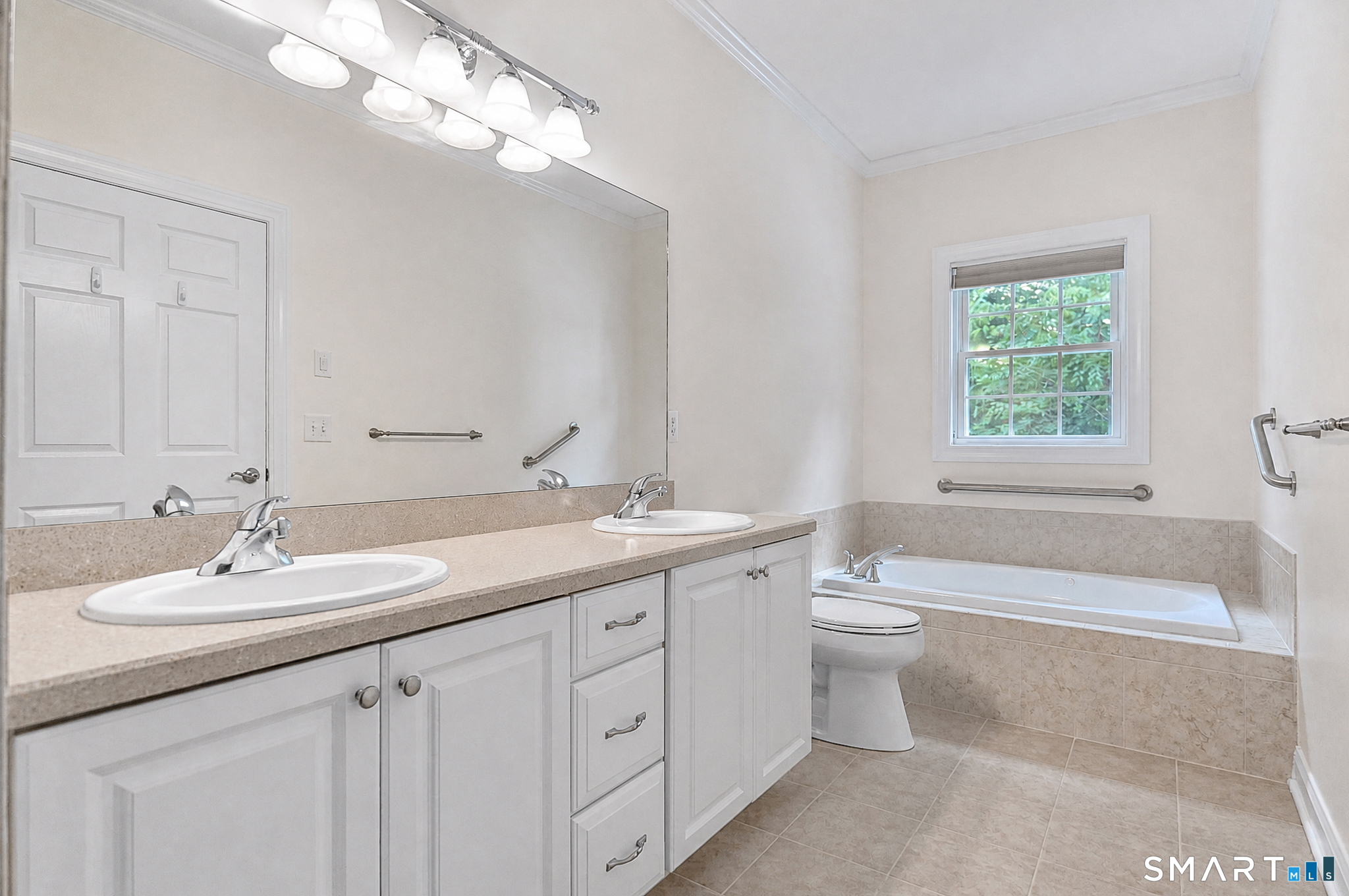 188 Eastwood 188 Drive Property Photo 22