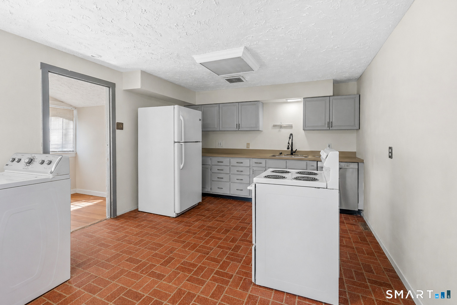 36 Farnham Road Property Photo 6