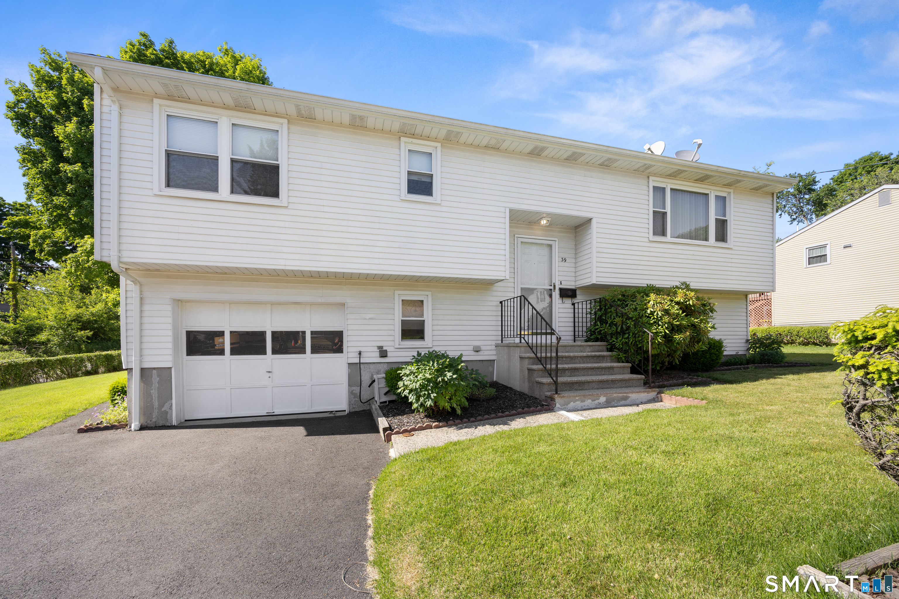 39 Munson Avenue Property Photo 1