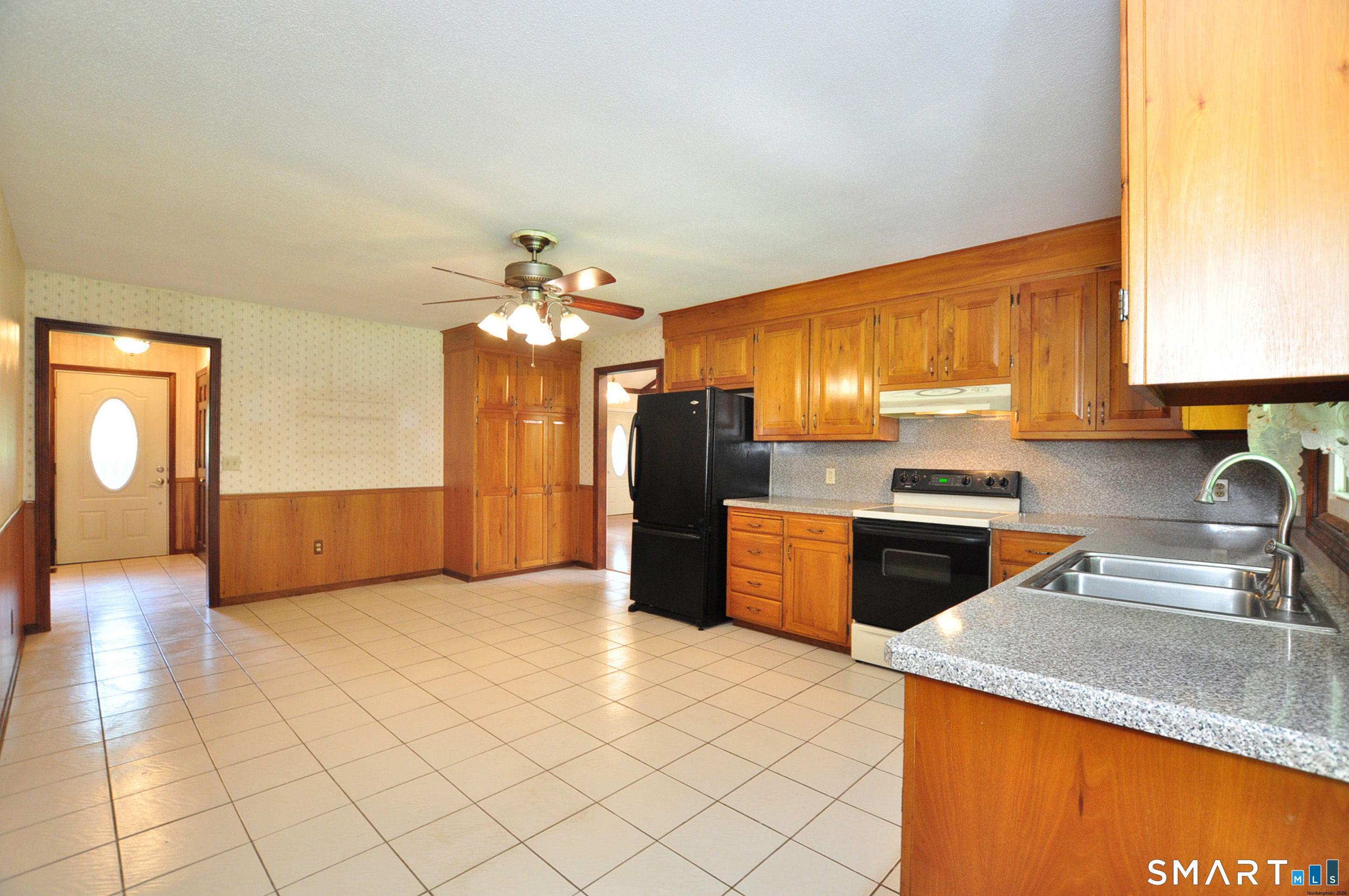 27 Scott Road Property Photo 8