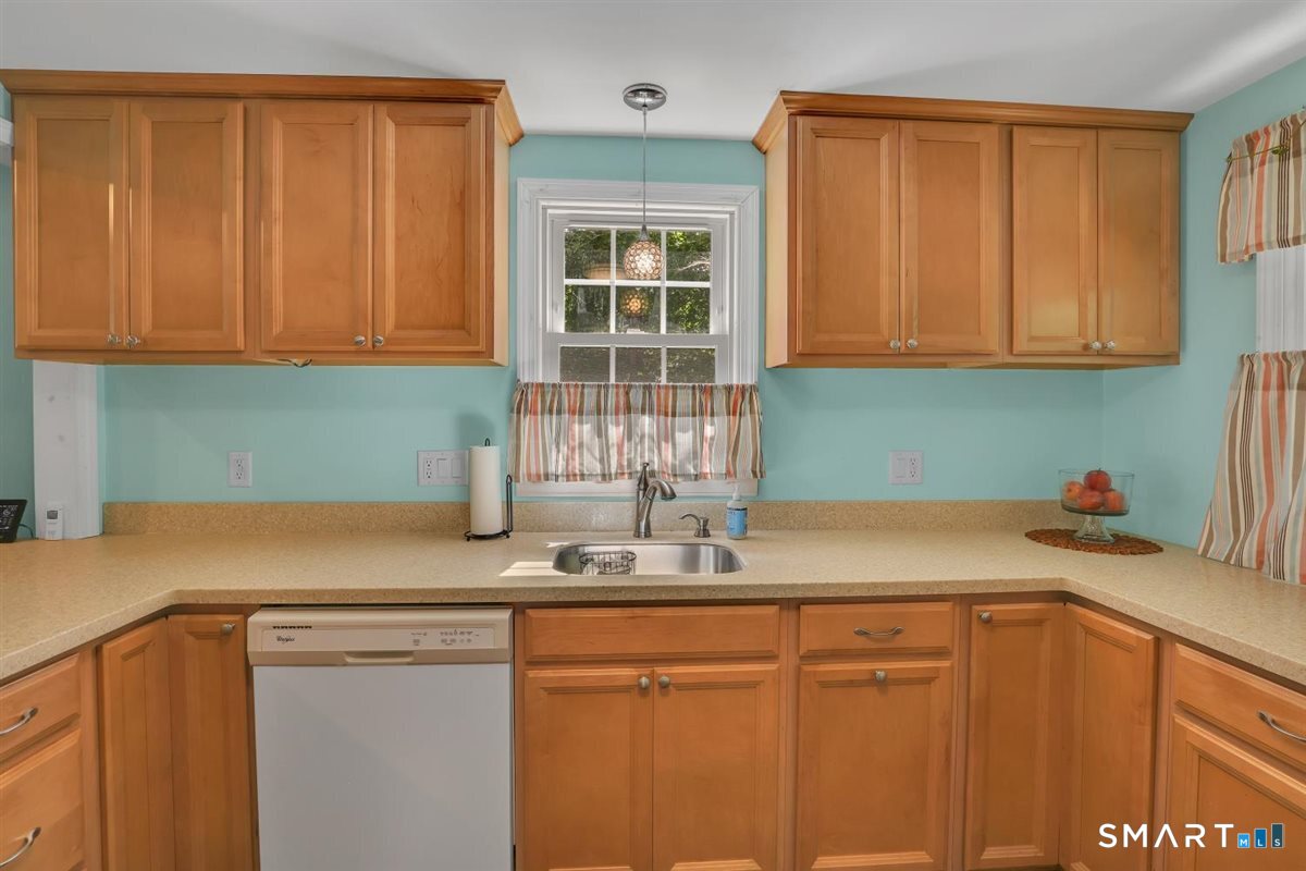 9 Stanley Avenue Property Photo 8