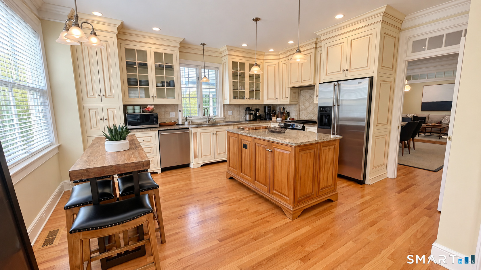 864 Oldfield Road Property Photo 4