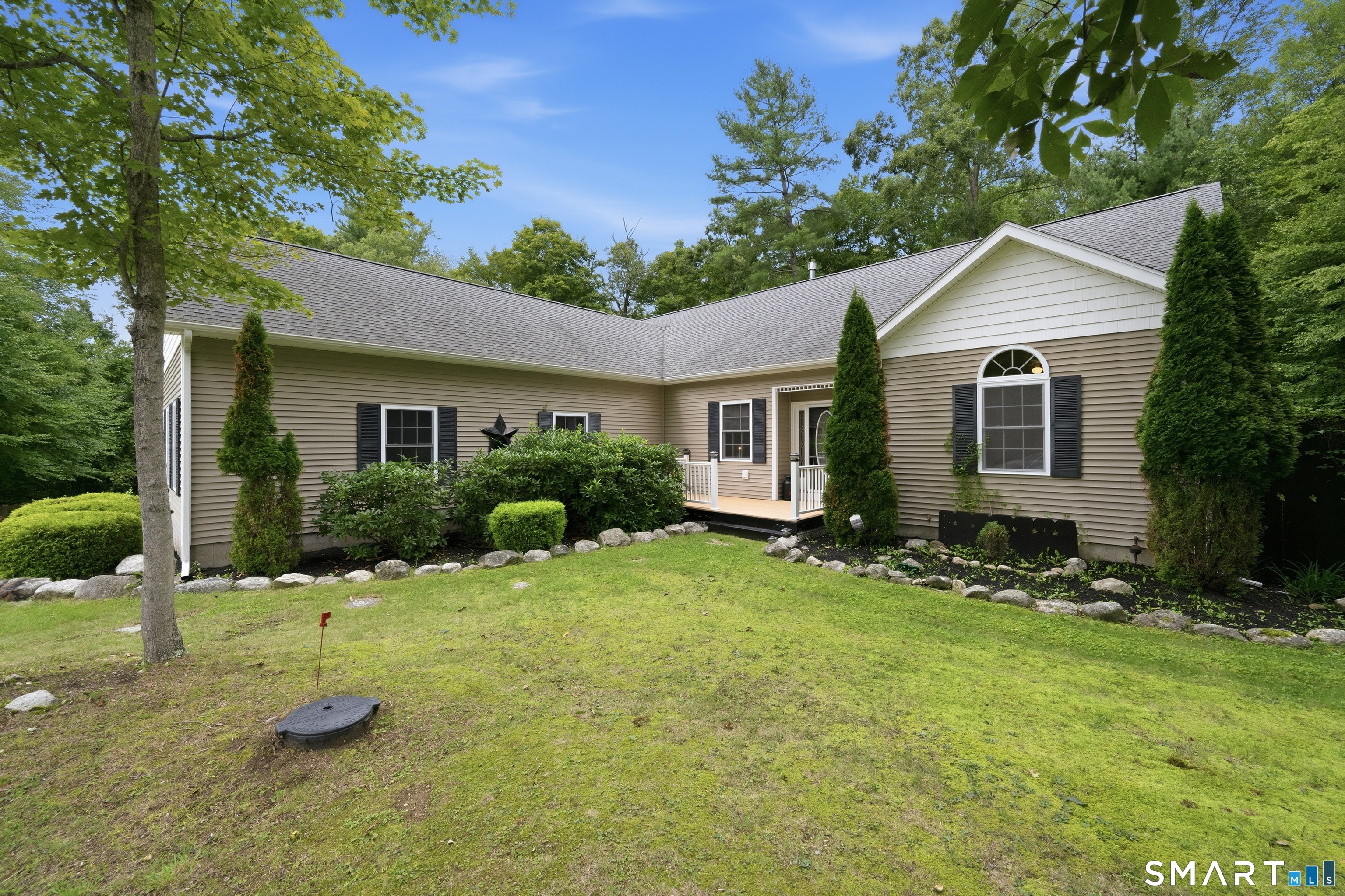 6 Zoldak Drive Property Photo 2