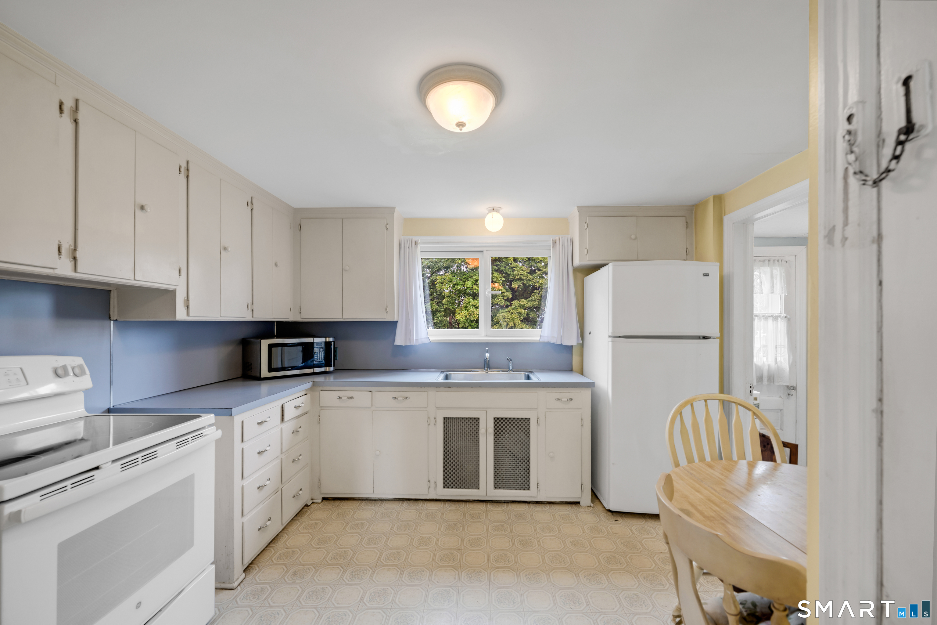 44 Stillman Road Property Photo 6