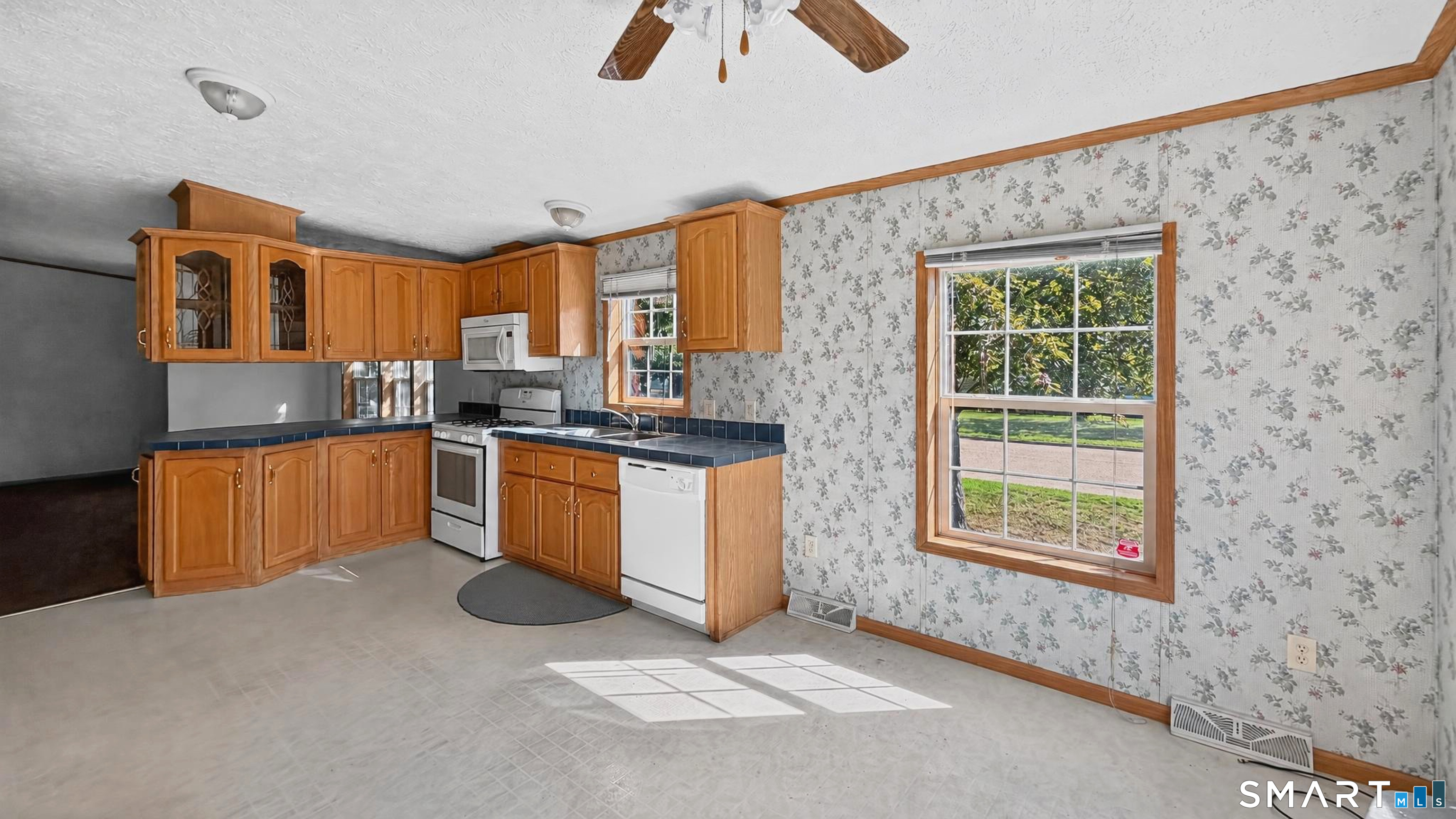 6 Circle Drive Property Photo 9